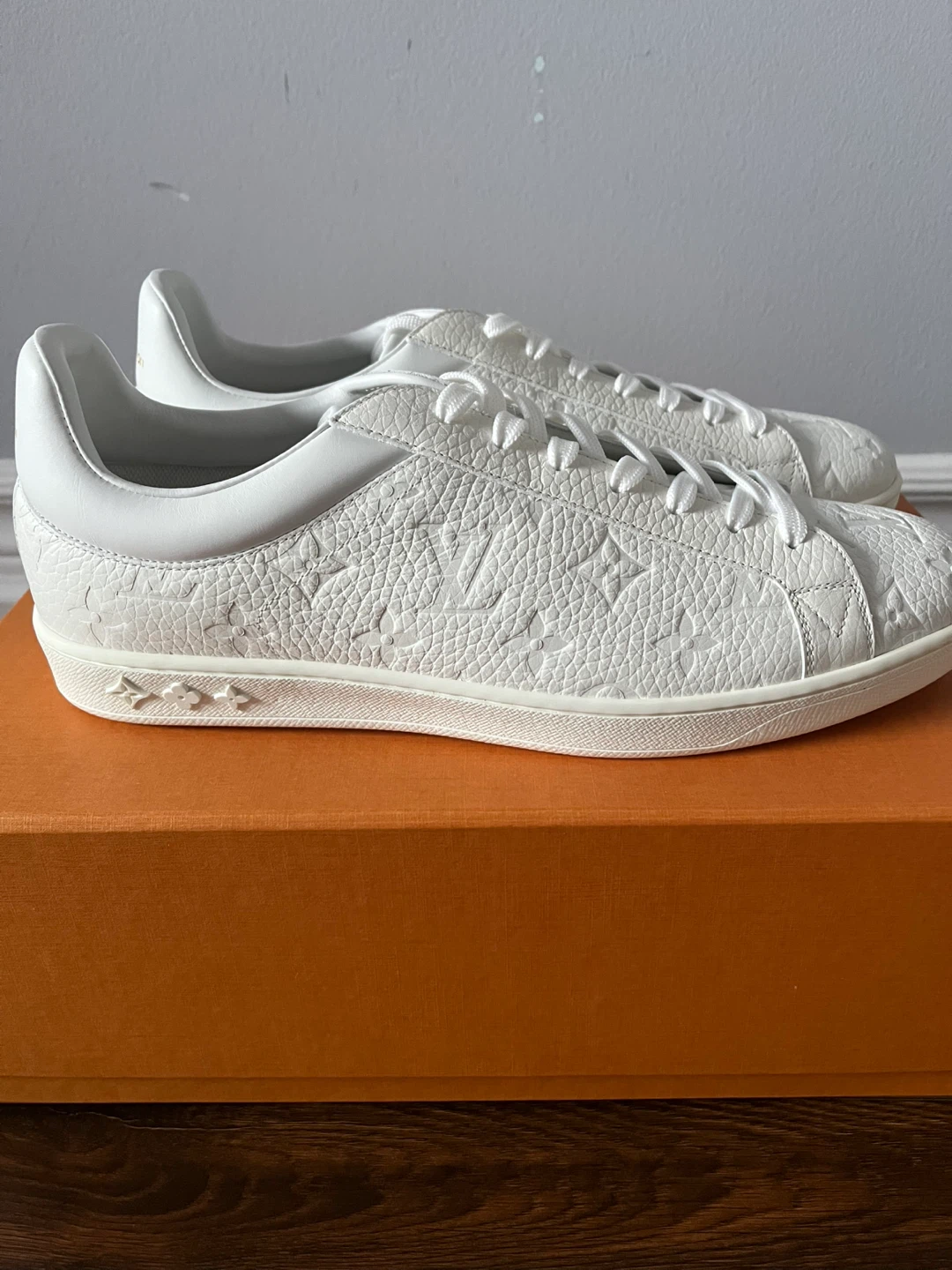 Louis Vuitton White Monogram Leather Sneakers – Size 7.5 - photo 4