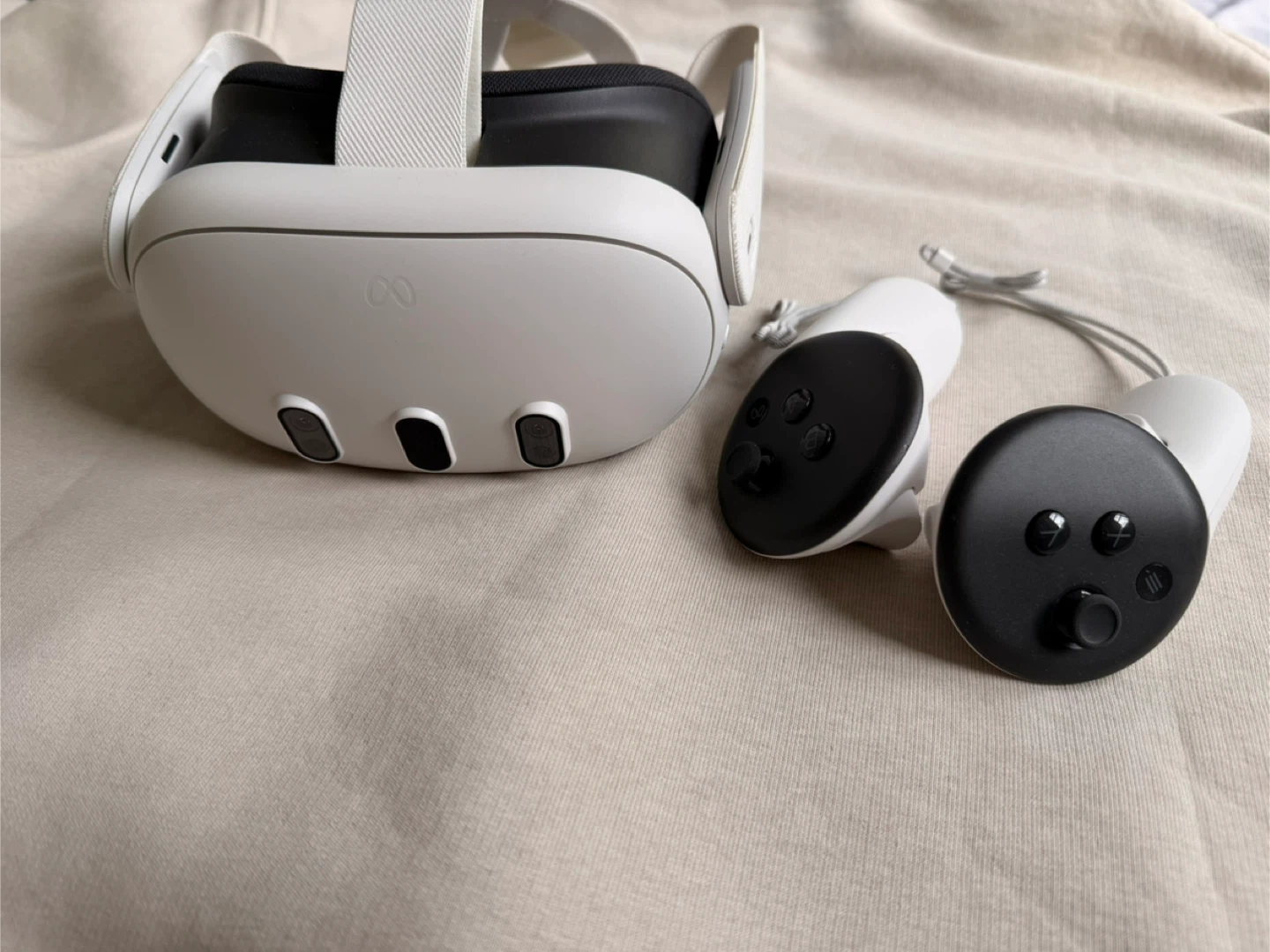 Meta Quest 3 512GB VR Headset with Touch Plus Controllers - photo 2