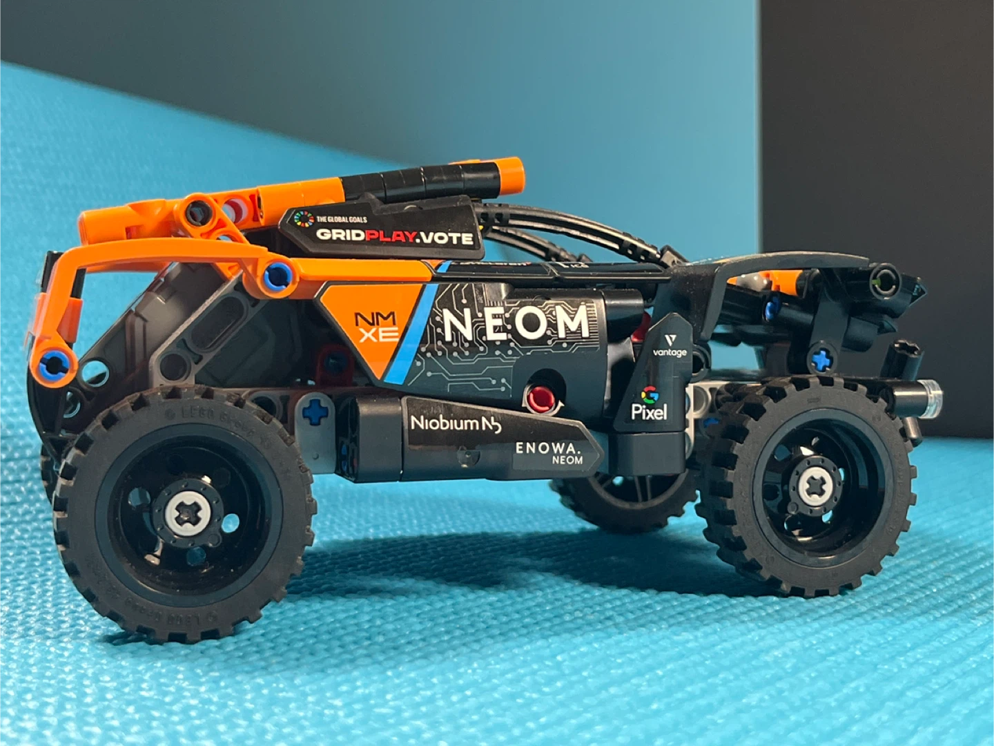 LEGO Technic NEOM McLaren Extreme E Race Car Set 42166 - photo 2