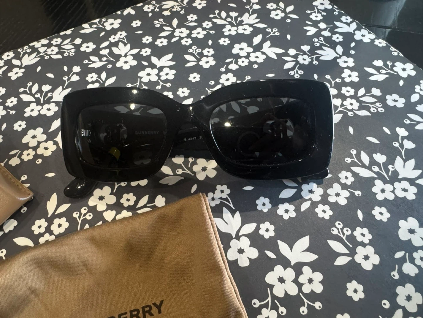 Burberry Black Sunglasses - photo 2