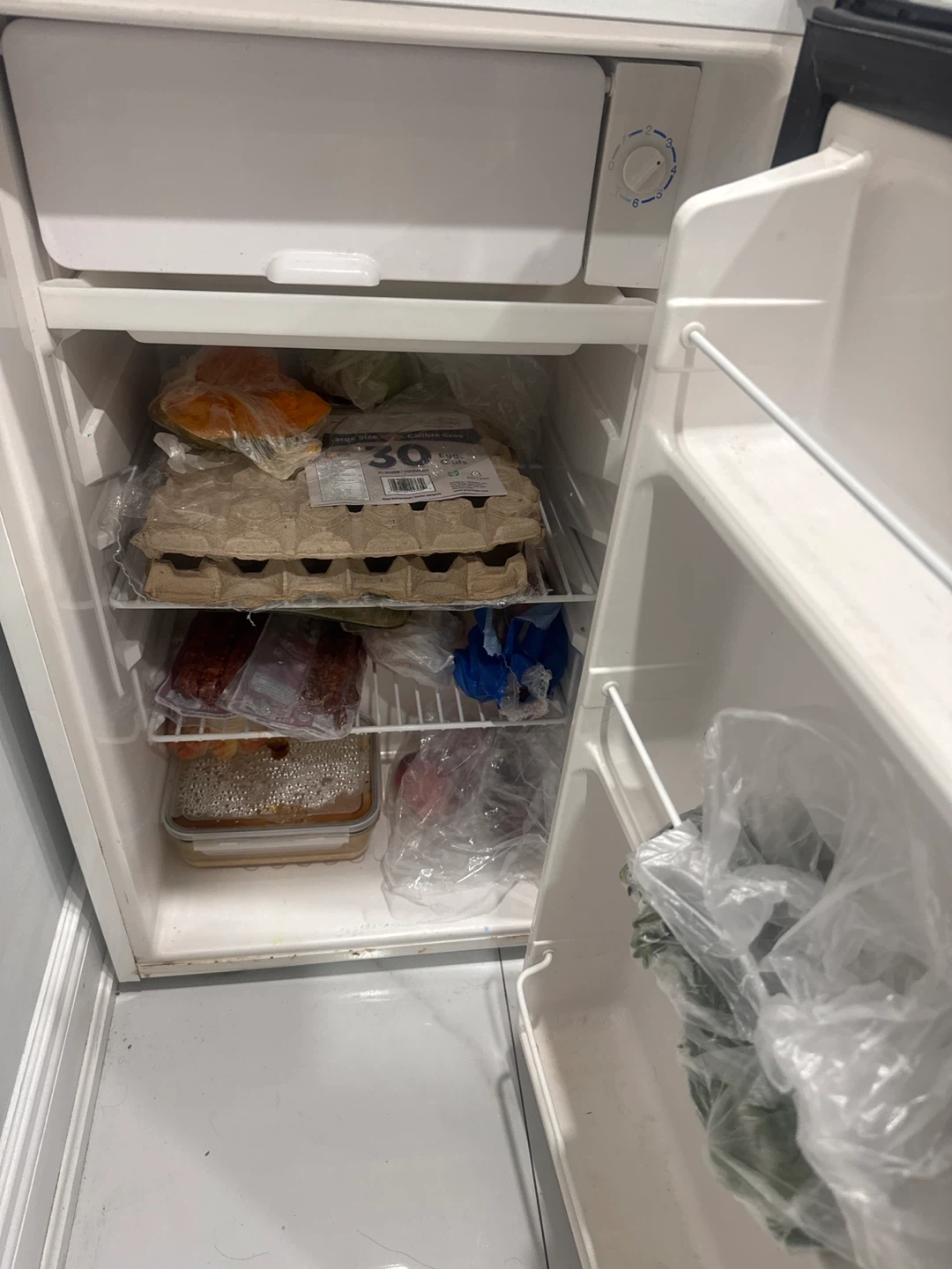 Hamilton Beach Mini Fridge - photo 2