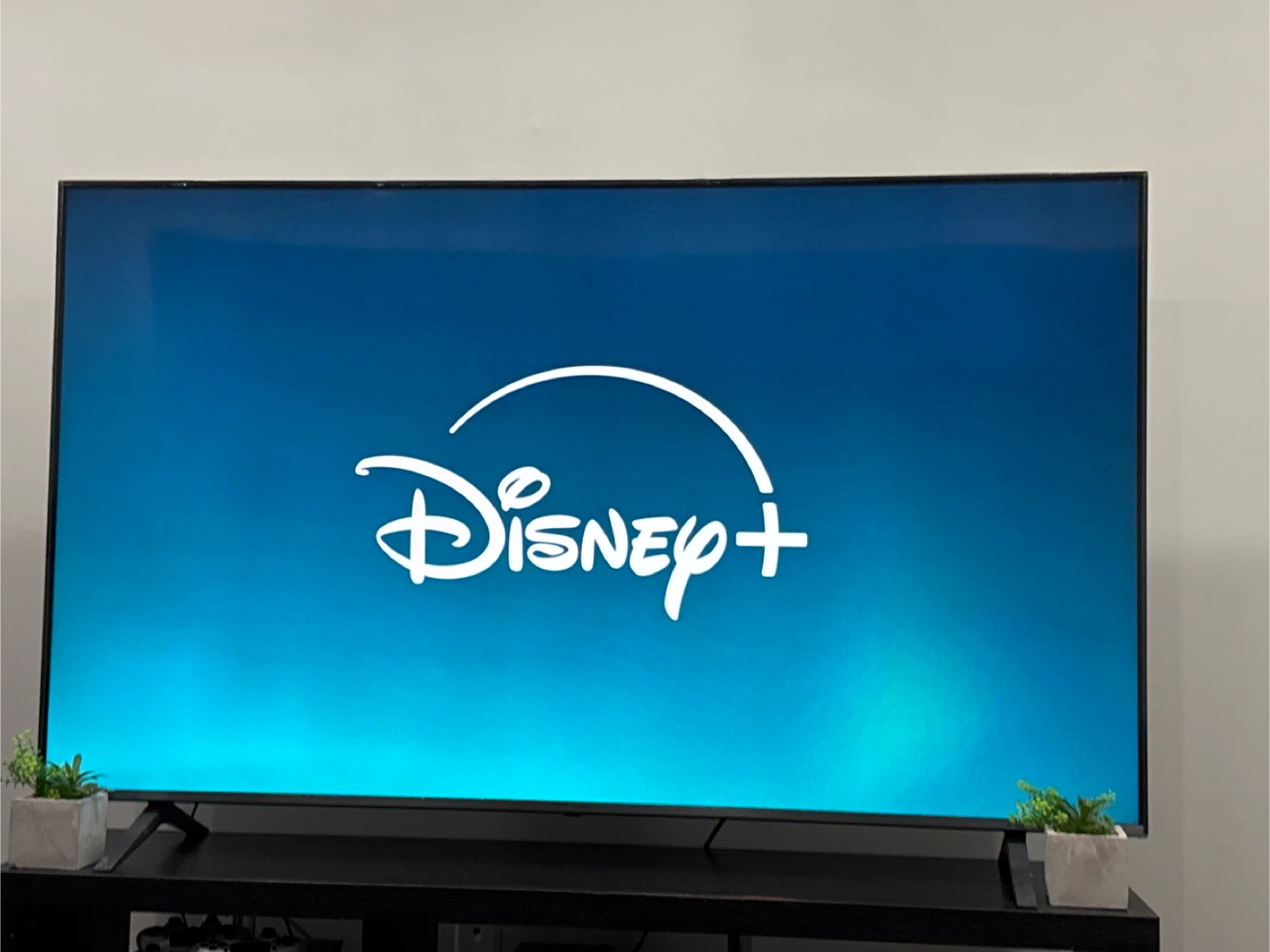 LG Smart TV 83 inchh - photo 2
