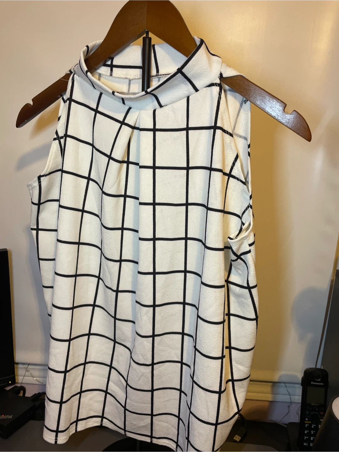 Women's Sleeveless Grid Print Blouse - photo 4