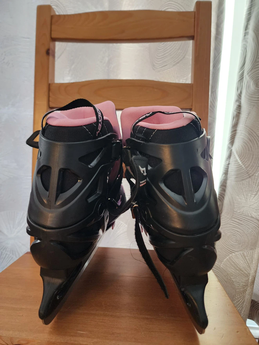 VIC Hockey Ice Skates - Youth Size 4-5.5 - photo 4