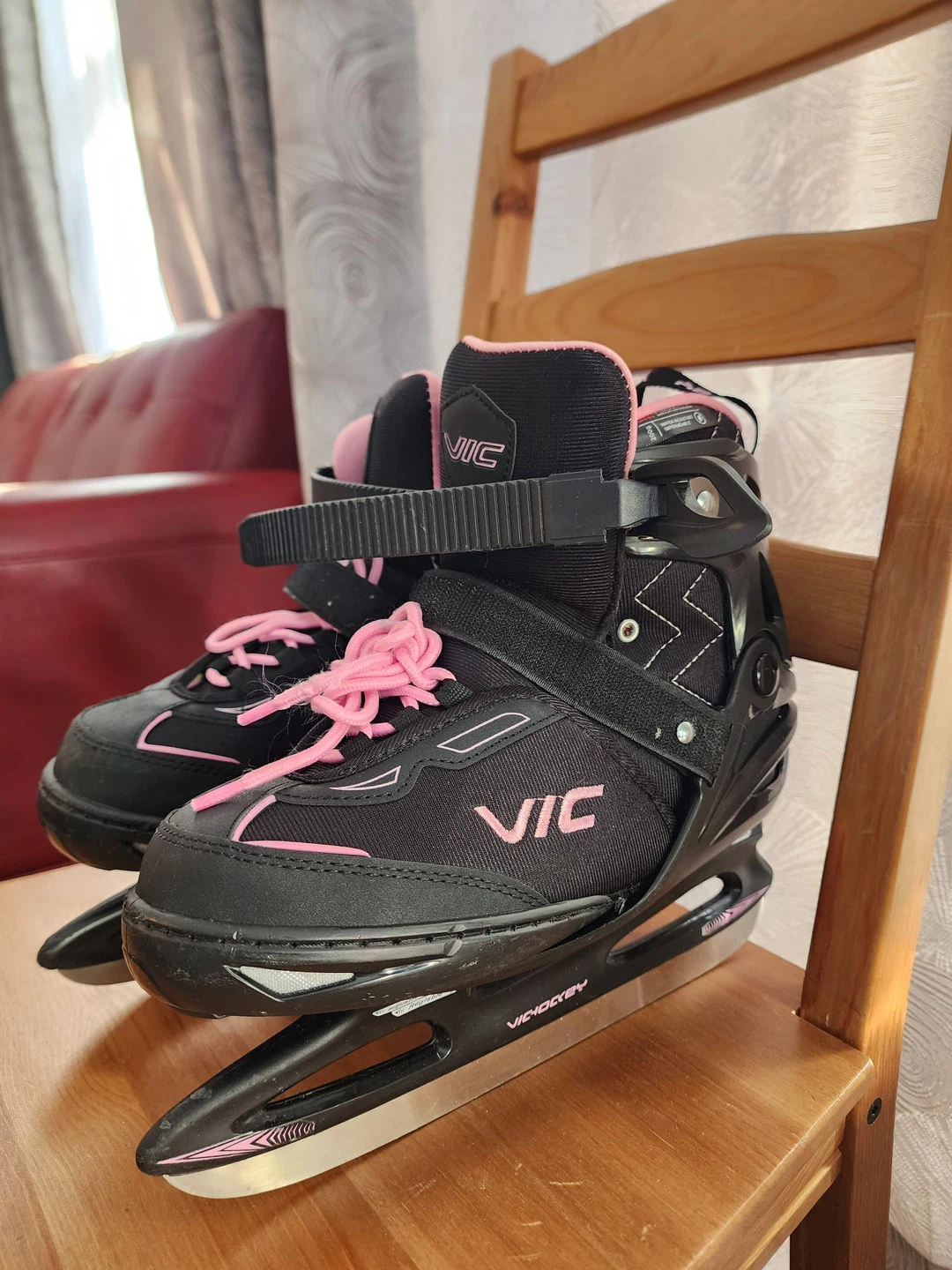 VIC Hockey Ice Skates - Youth Size 4-5.5 - photo 3