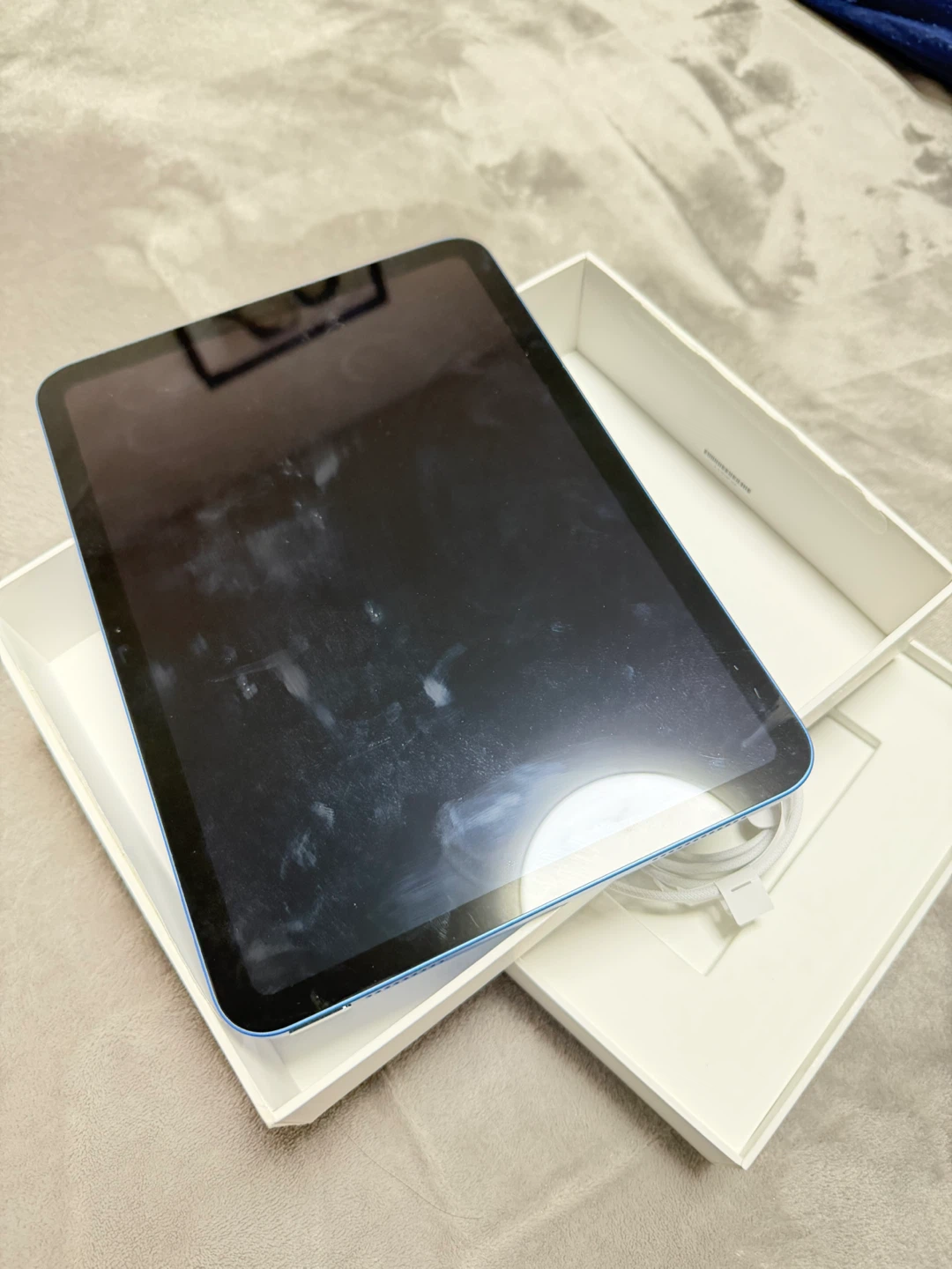 Apple iPad 10th Generation - photo 2