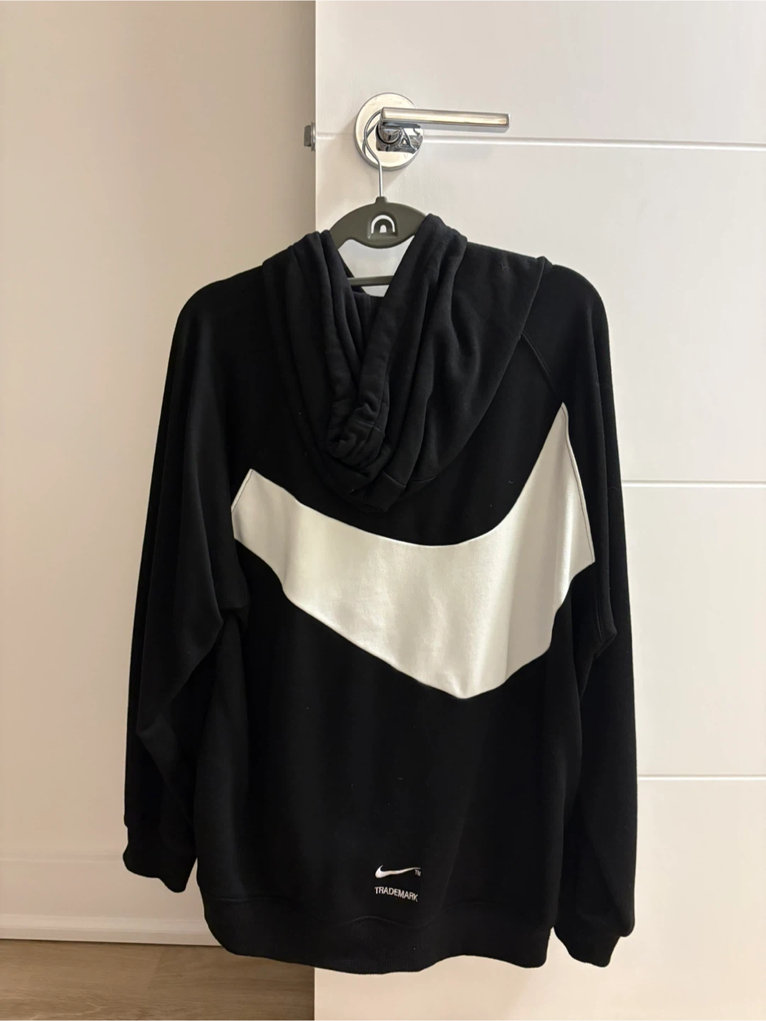 Women’s Nike Black Swoosh Hoodie XL - photo 2