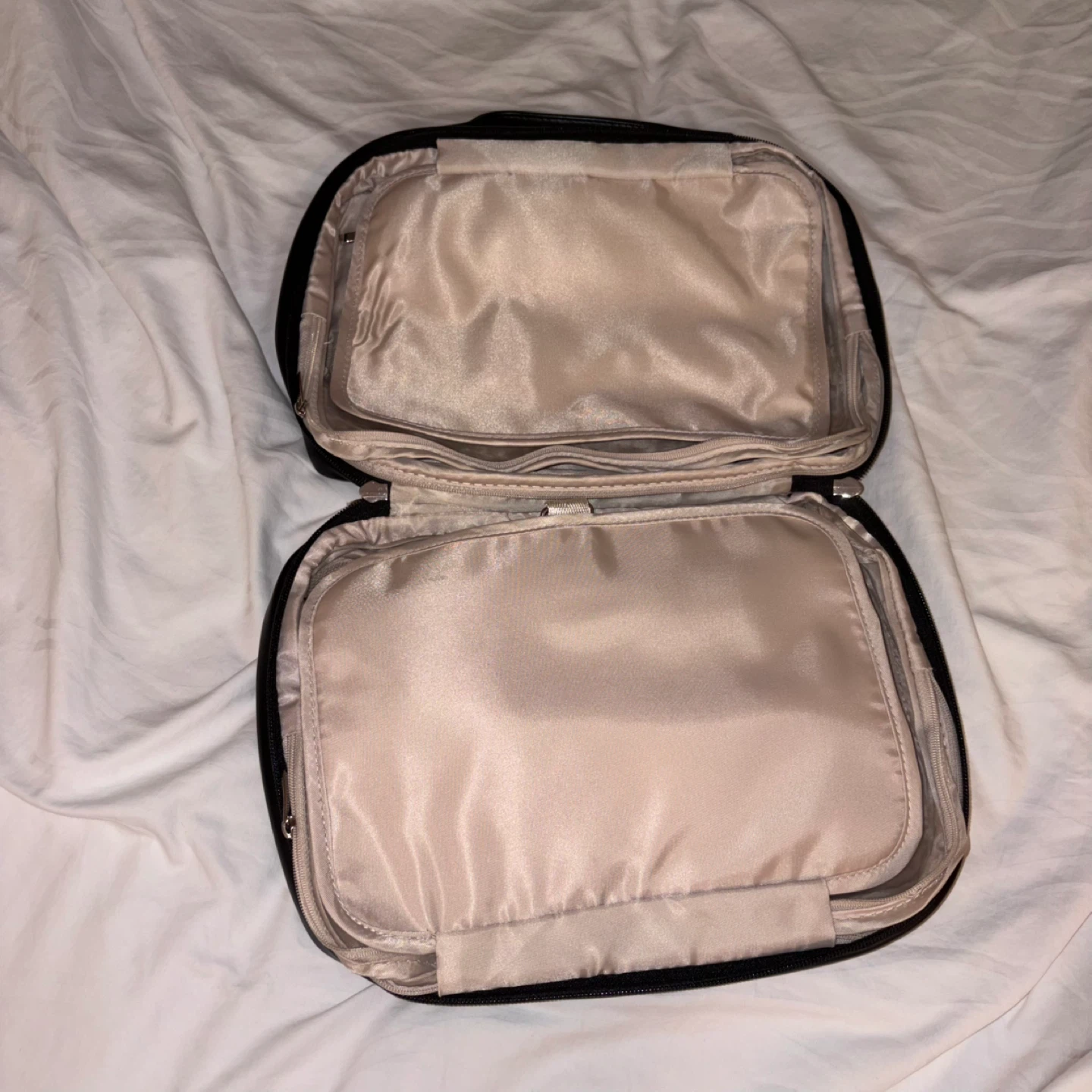 BRAND NEW - EACHY Black Faux Leather Hanging Toiletry Bag - photo 4