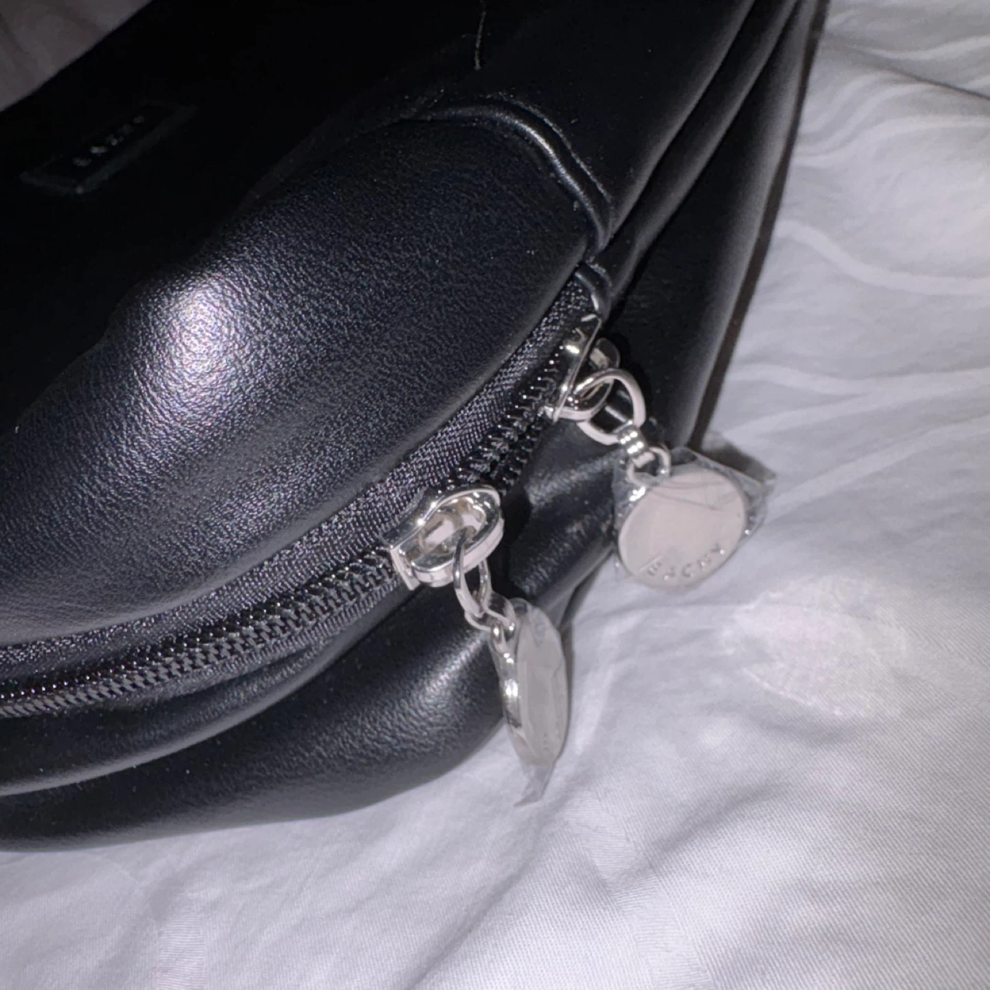 BRAND NEW - EACHY Black Faux Leather Hanging Toiletry Bag - photo 5