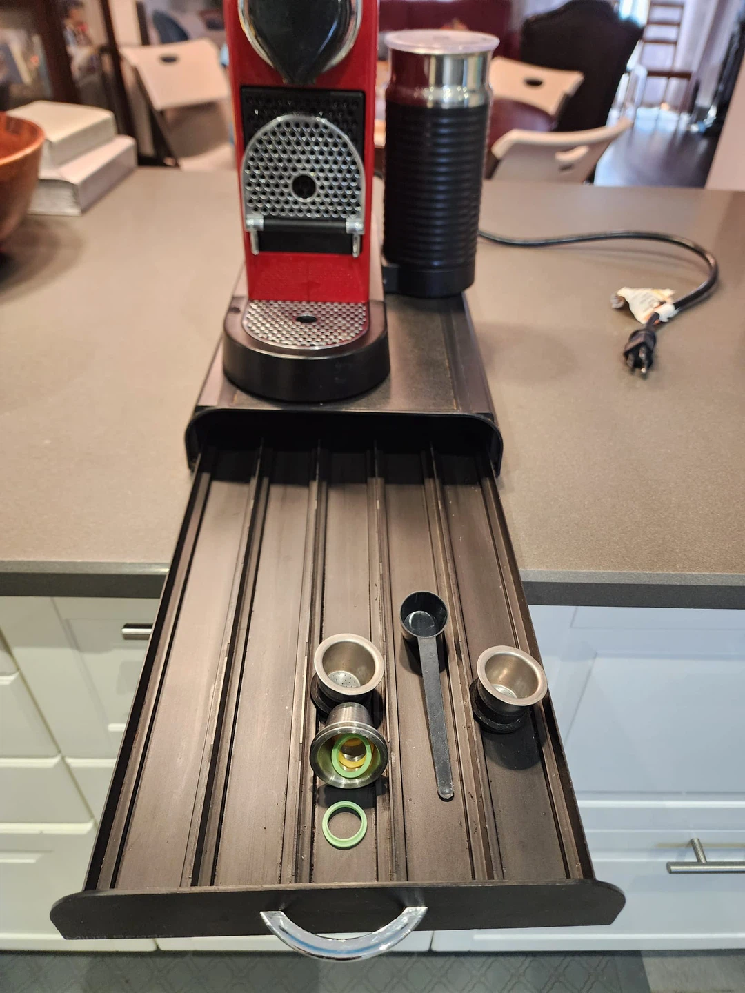 Nespresso Citiz Espresso Machine with Aeroccino Milk Frother - photo 3