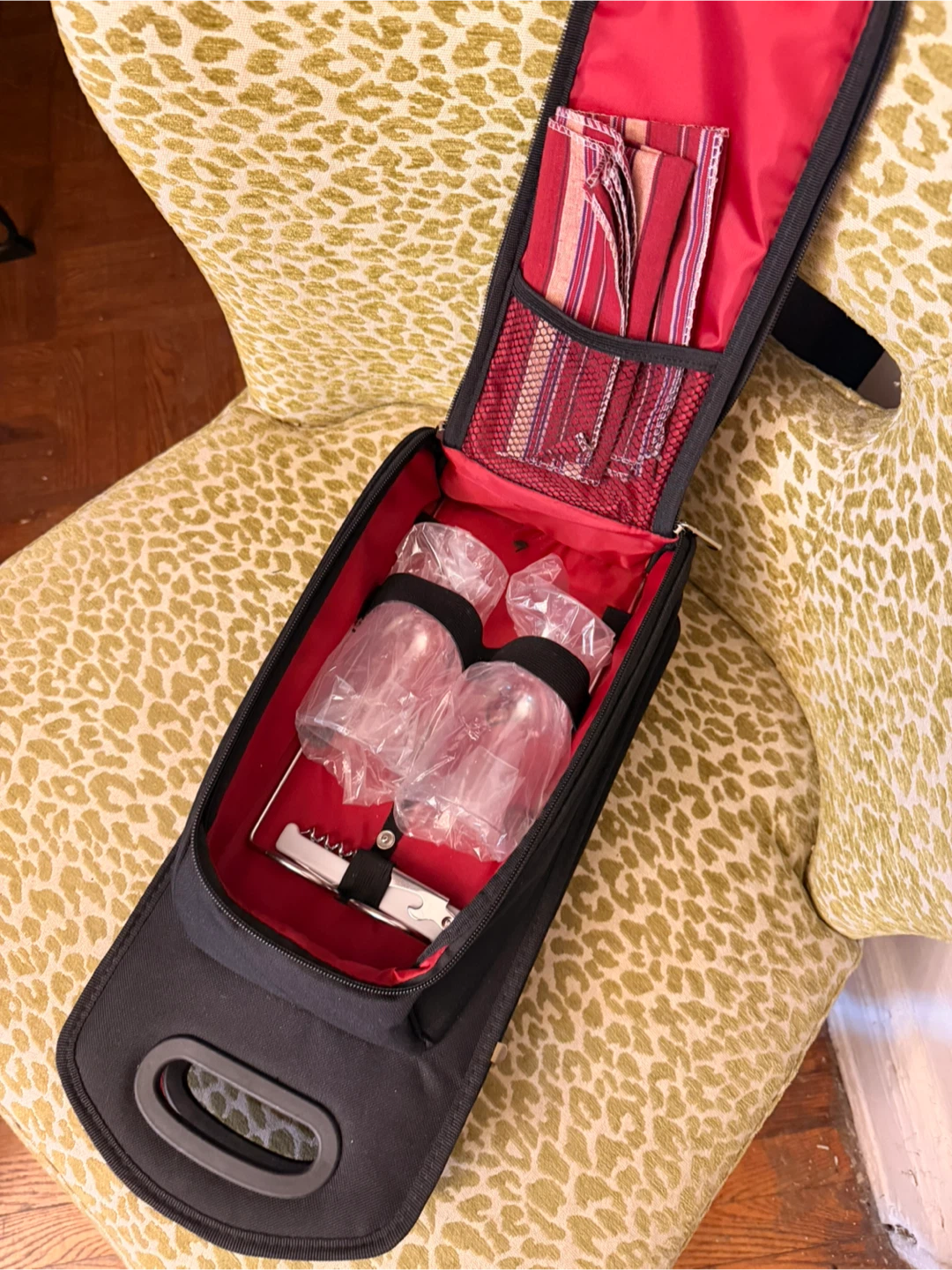 Black and Red Wine Tote Bag with 2 Glasses and Accessories - photo 3