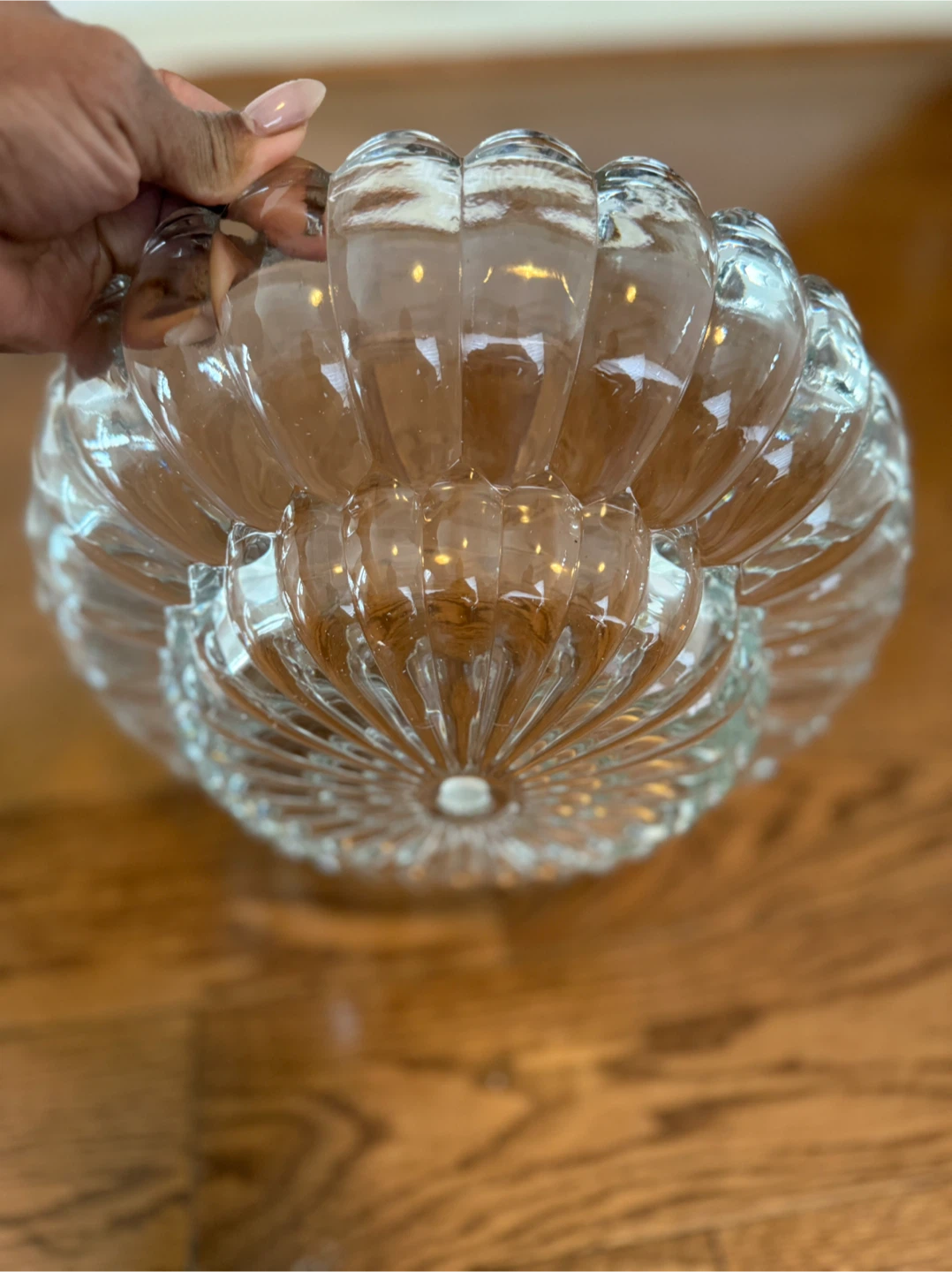 Decorative Clear Glass Serving Bowl — Scalloped Design - photo 2