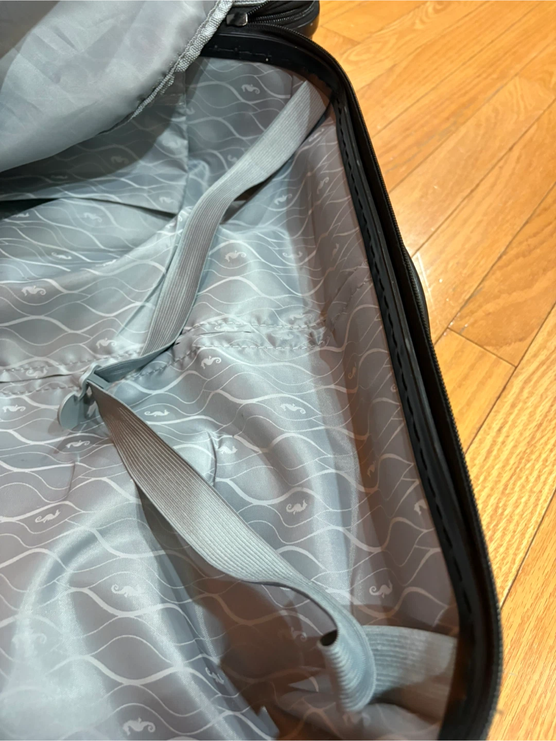Atlantic  Luggage Suitcase Carbon Fiber ( DENTed CORNER) - photo 5