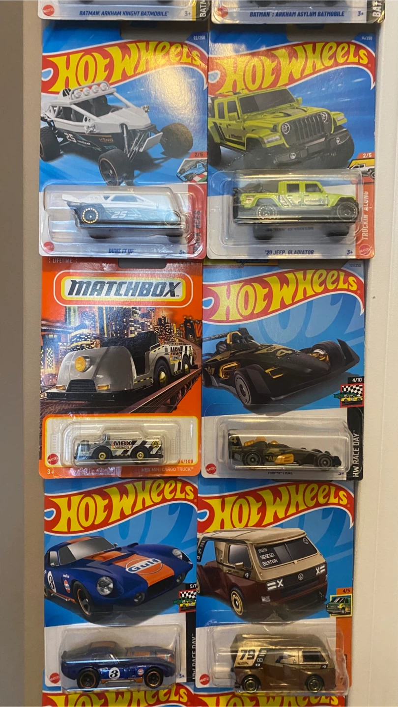 Hot Wheels and Matchbox Toy Cars - Assorted Models - photo 3
