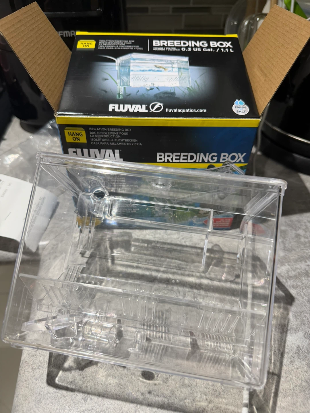 Fluval "Hang On" Breeding Box - 0.3 US Gal / 1.1 L - photo 3