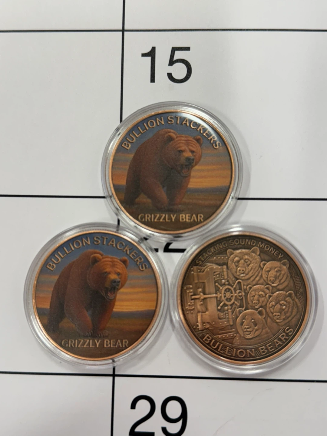 1 oz Copper Bullion Stackers Grizzly Bear round in Capsule - photo 3