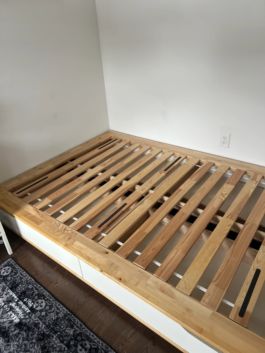 IKEA queen size bed frame - photo 5
