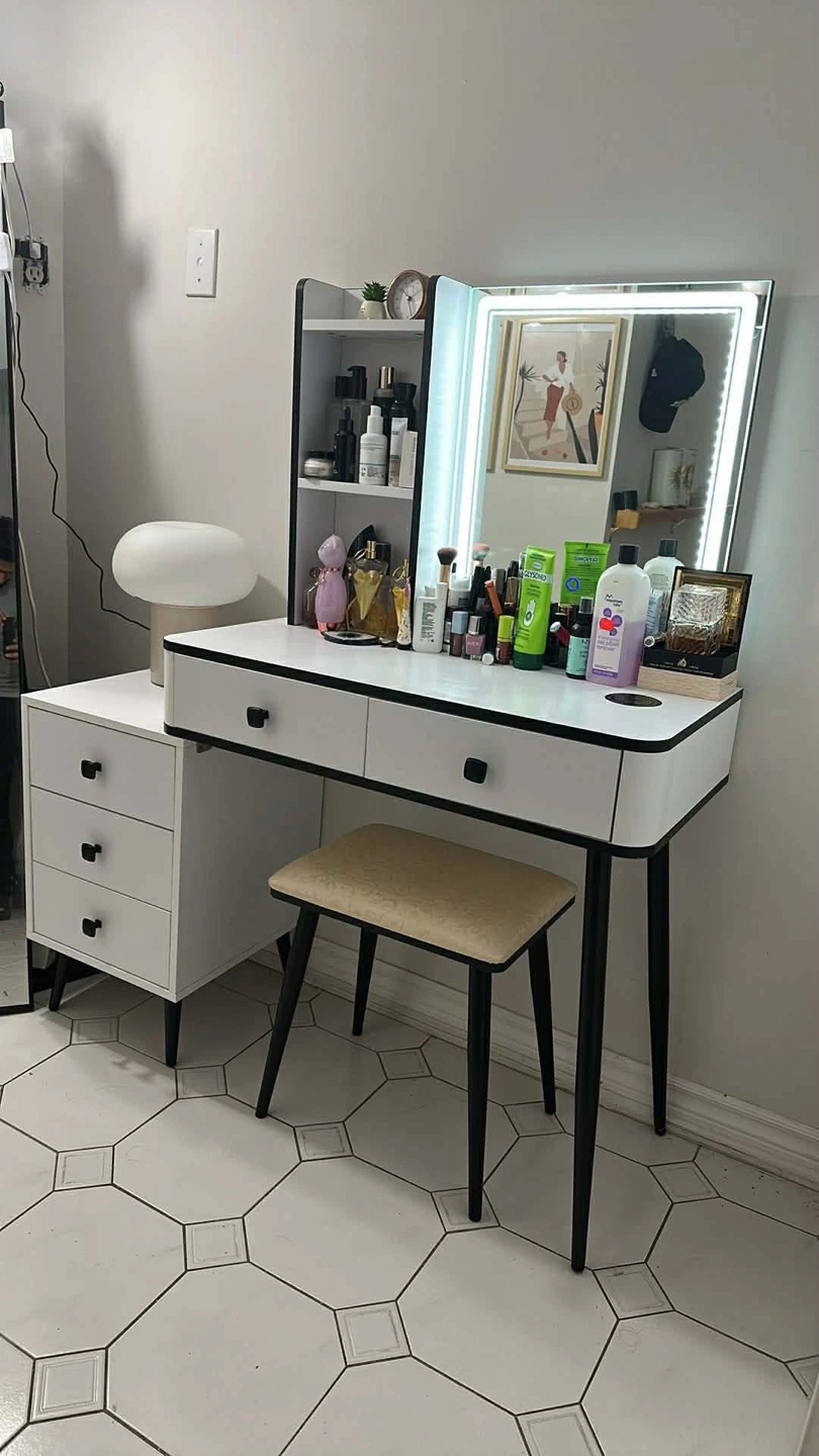 Make Up Vanity - Like New - Assembled - photo 5