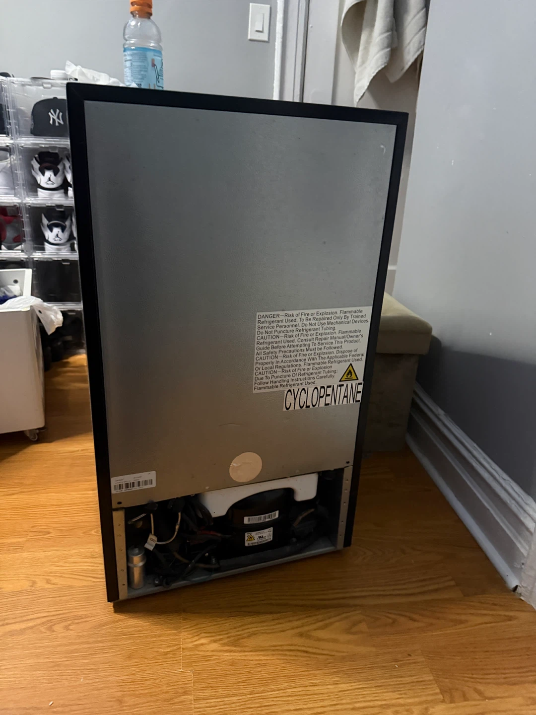 Compact Beverage Refrigerator Cooler - photo 3