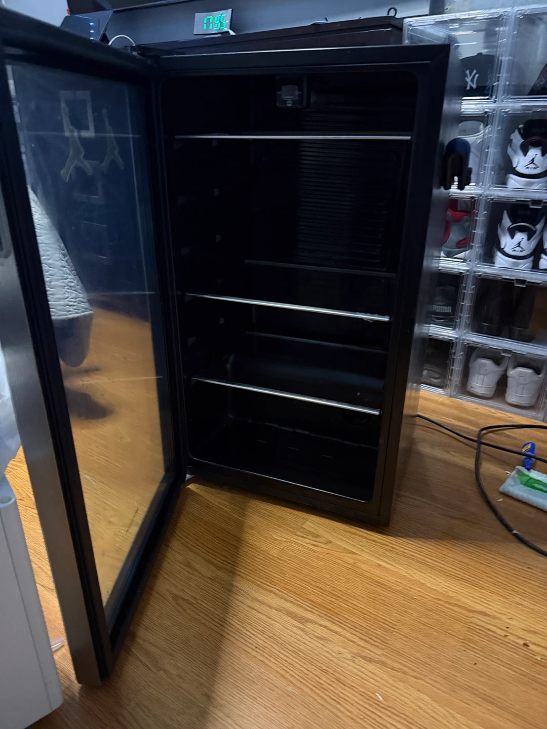 Compact Beverage Refrigerator Cooler - photo 5