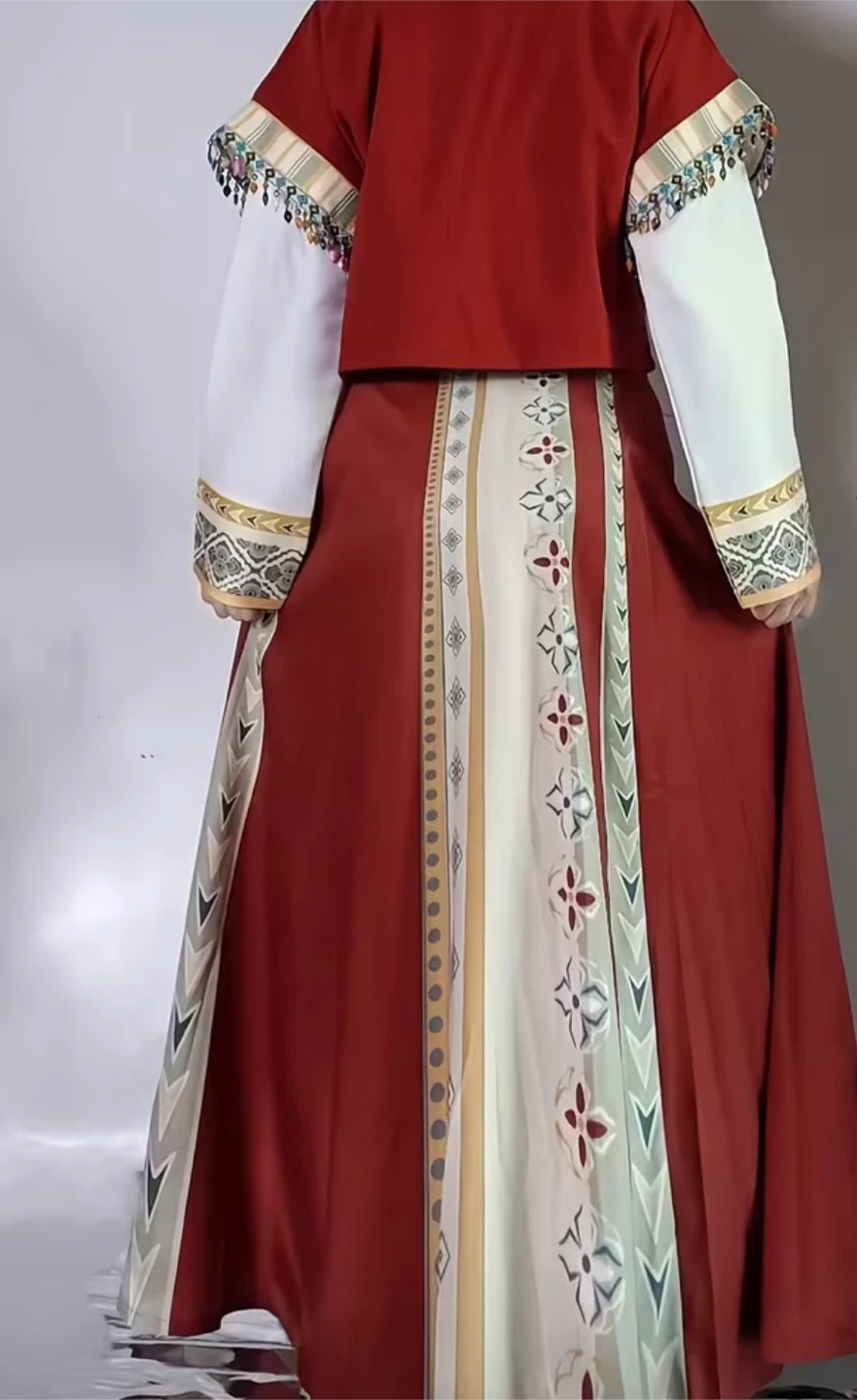Women's Traditional Embroidered Outfit - photo 2