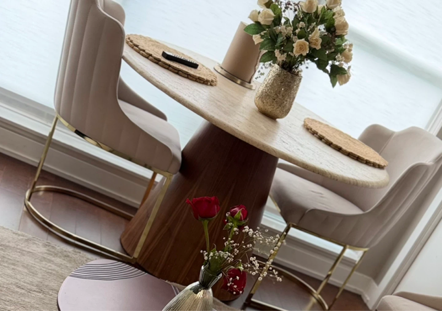 Luxury Stone Dining Table – Includes 4 Comfortable Chairs