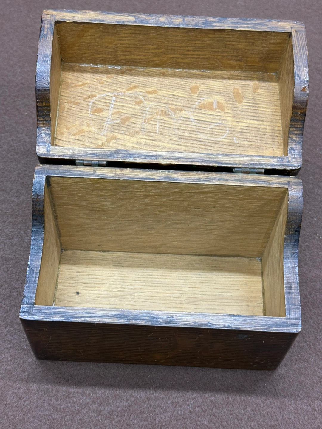 Vintage Oak Keepsake Box Scalloped Lid c.1920-1940 Hinged Wood - photo 2