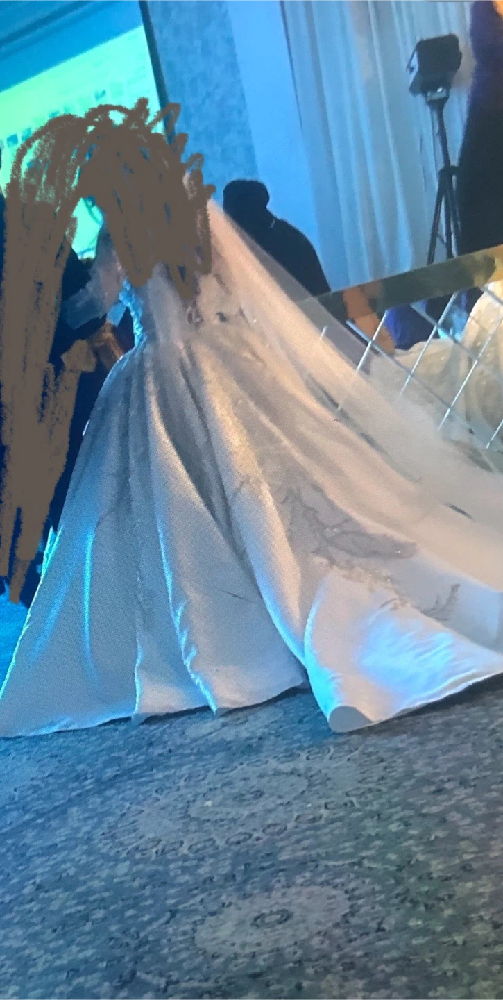 🥕White Wedding Dress with Embroidery - photo 3