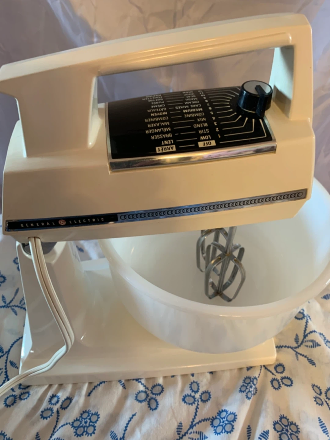 VINTAGE GENERAL ELECTRIC MIXER - photo 4