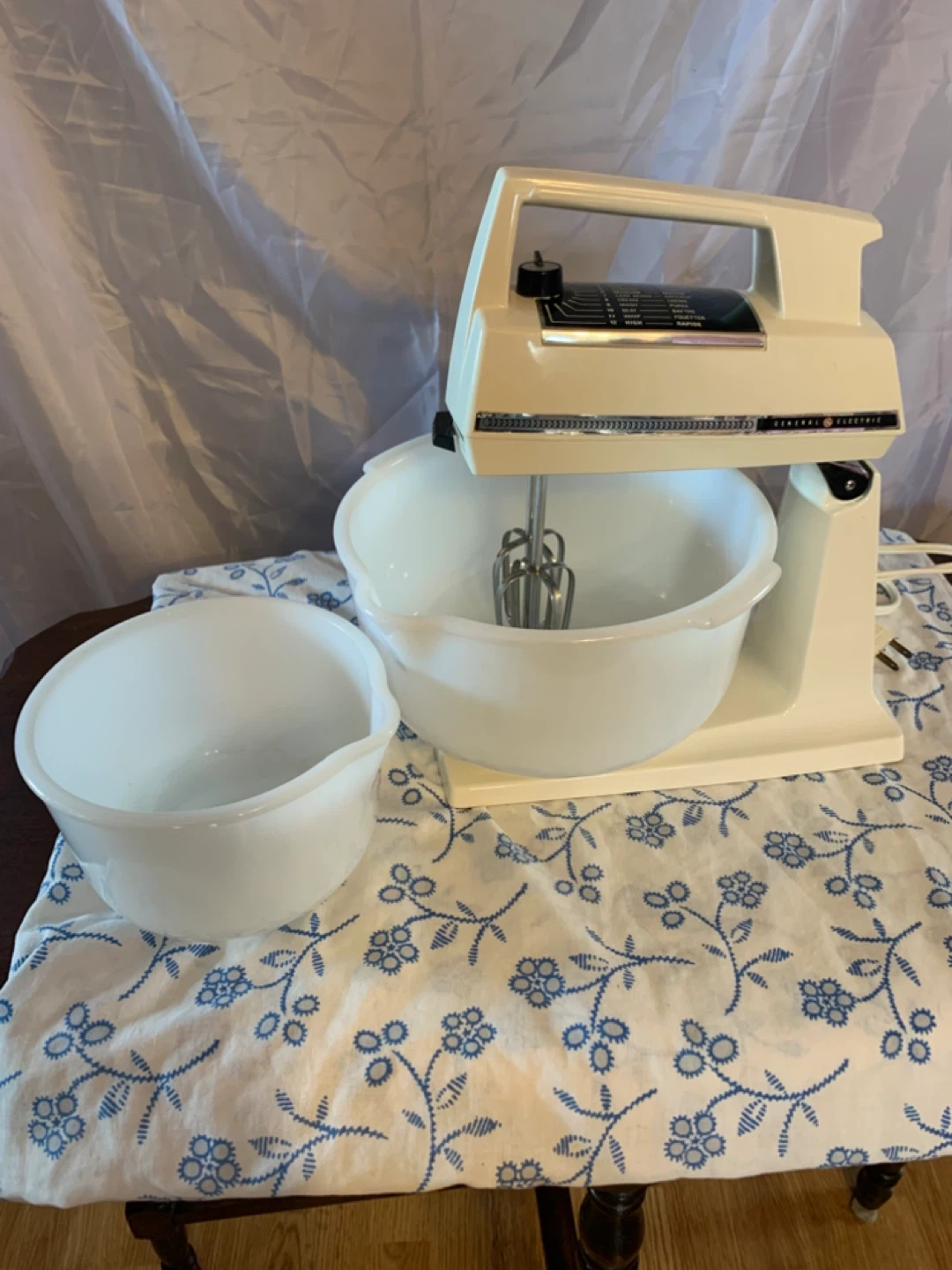 VINTAGE GENERAL ELECTRIC MIXER