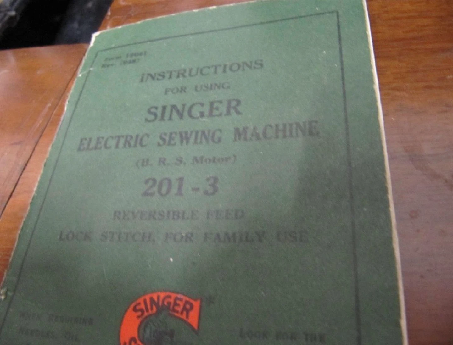 Vintage Singer 201-3 Sewing Machine w/ Original Cabinet - photo 4