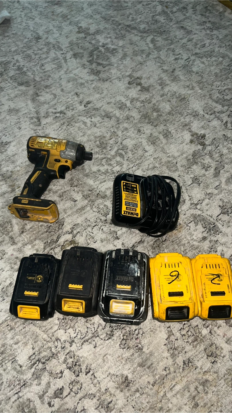 DEWALT Impact Driver with 5 Batteries and Charger