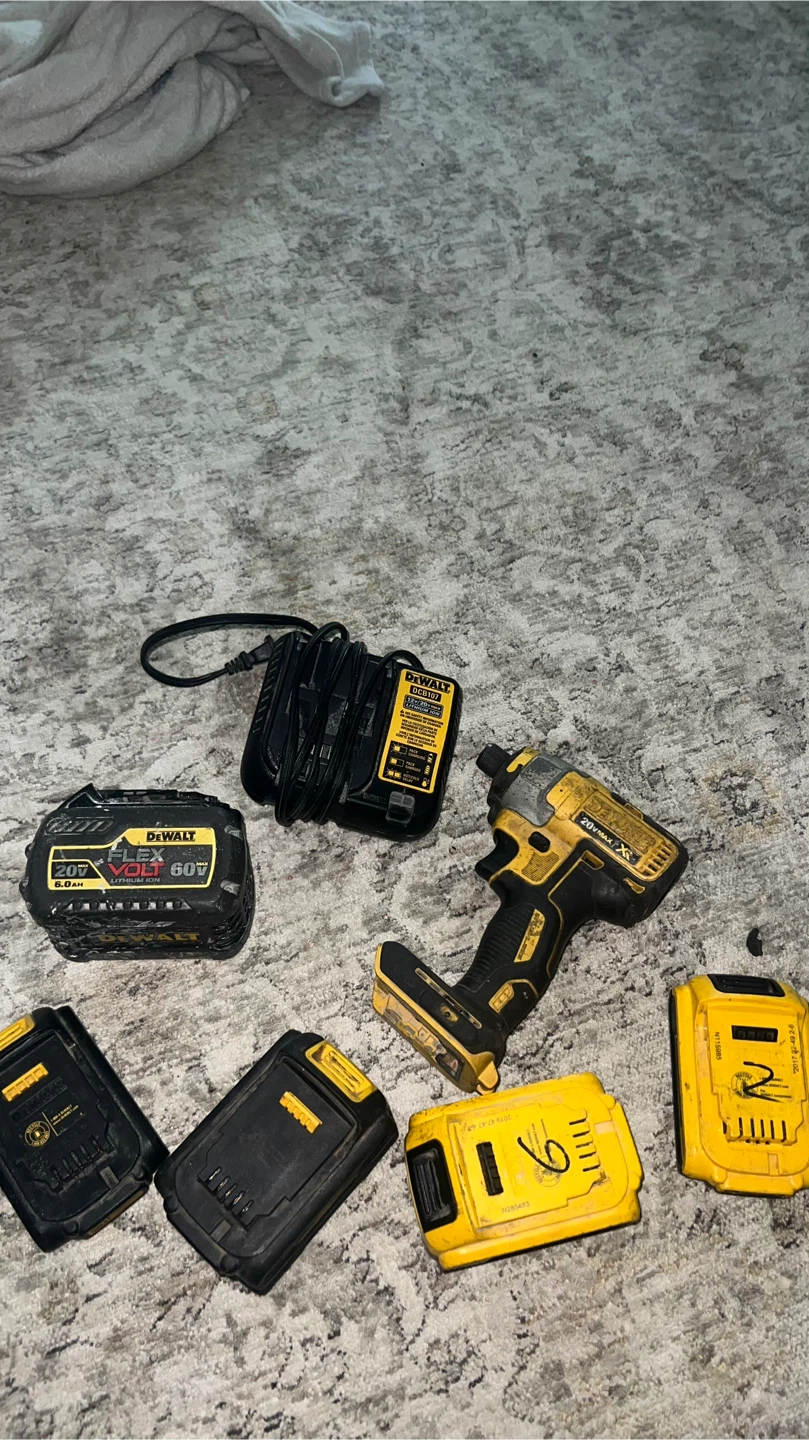 DEWALT Impact Driver with 5 Batteries and Charger - photo 2