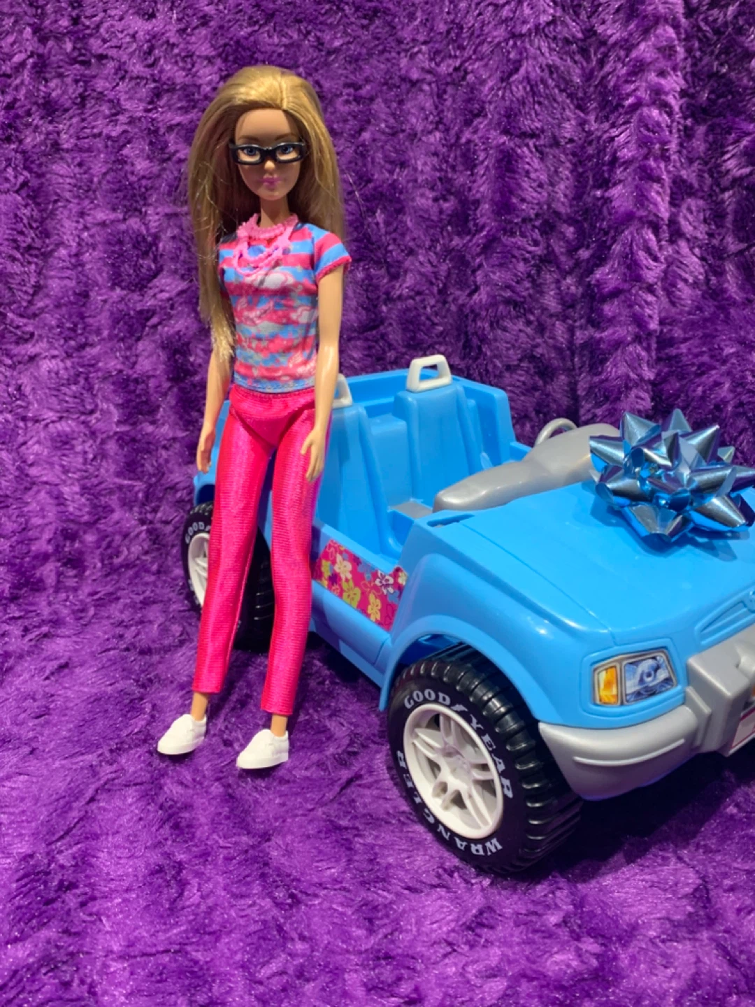 Barbie Doll and Blue SUV Playset - photo 4