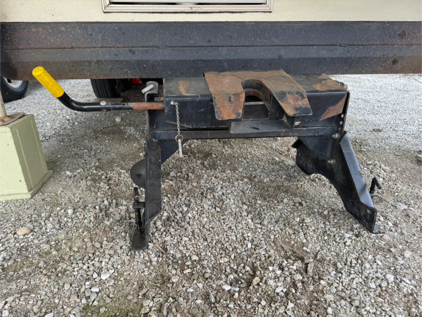 Fifth Wheel Trailer Hitch
