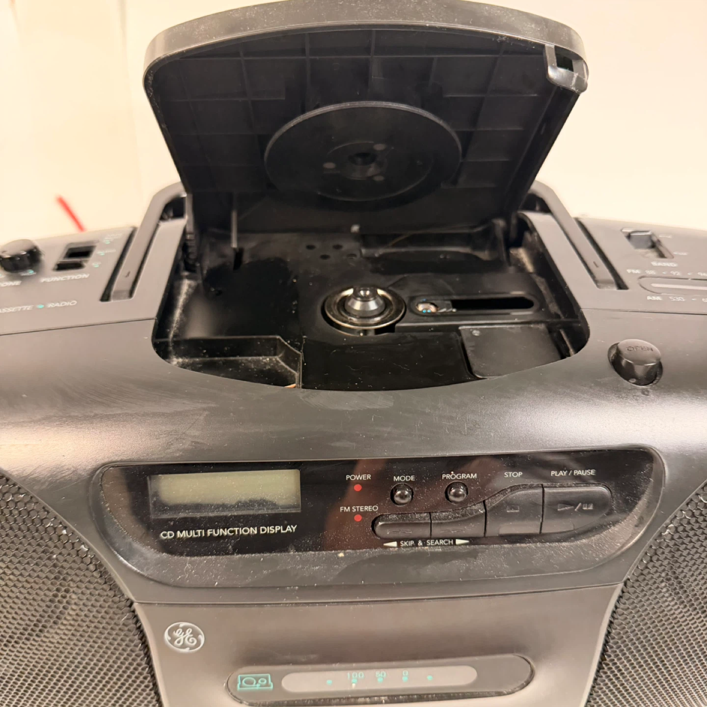 GE Boombox CD/Cassette Player with Radio - photo 3