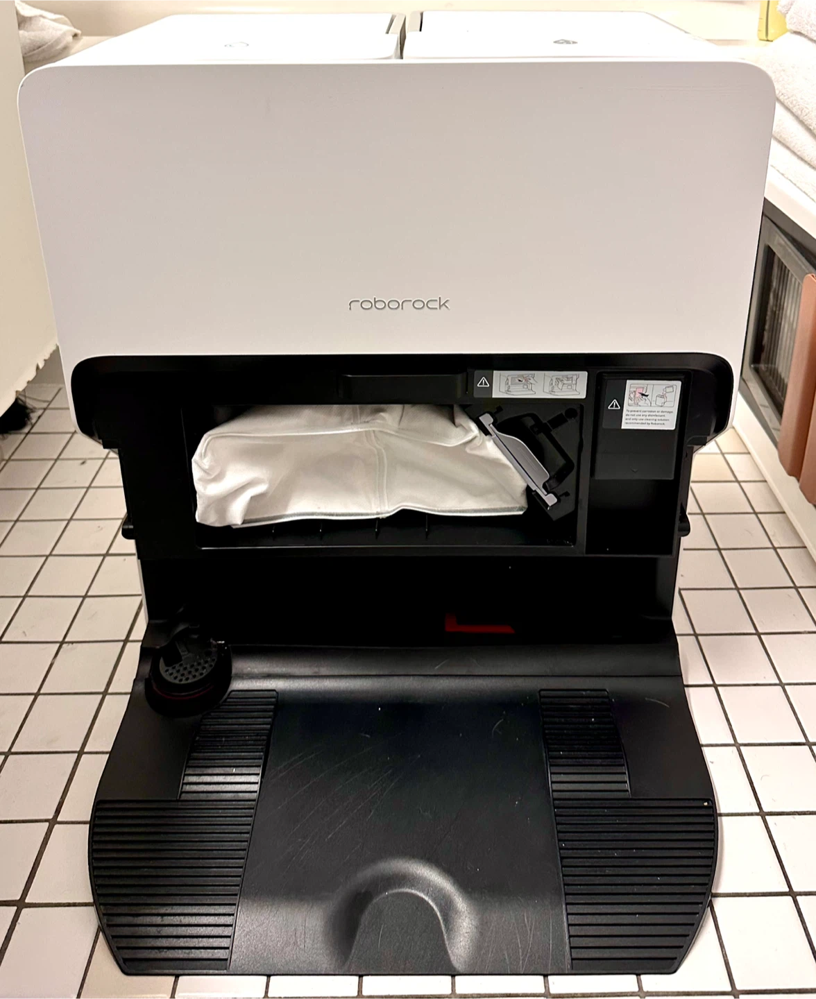 Roborock S8 MaxV Ultra (EWFD13LRR Dock Only) Used