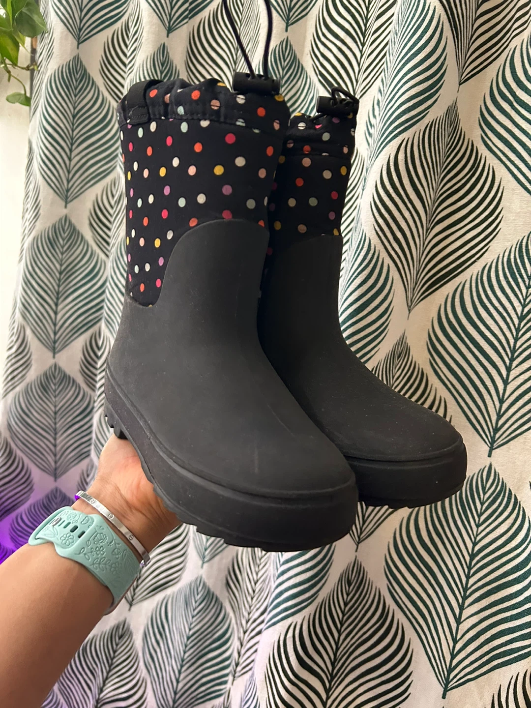 Barely used kids boots size 1 🧡