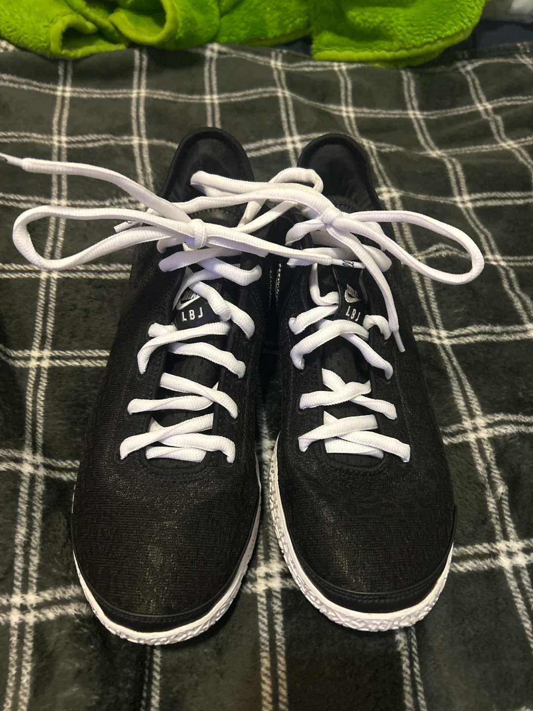 Nike LeBron Witness 5 Basketball Shoes
