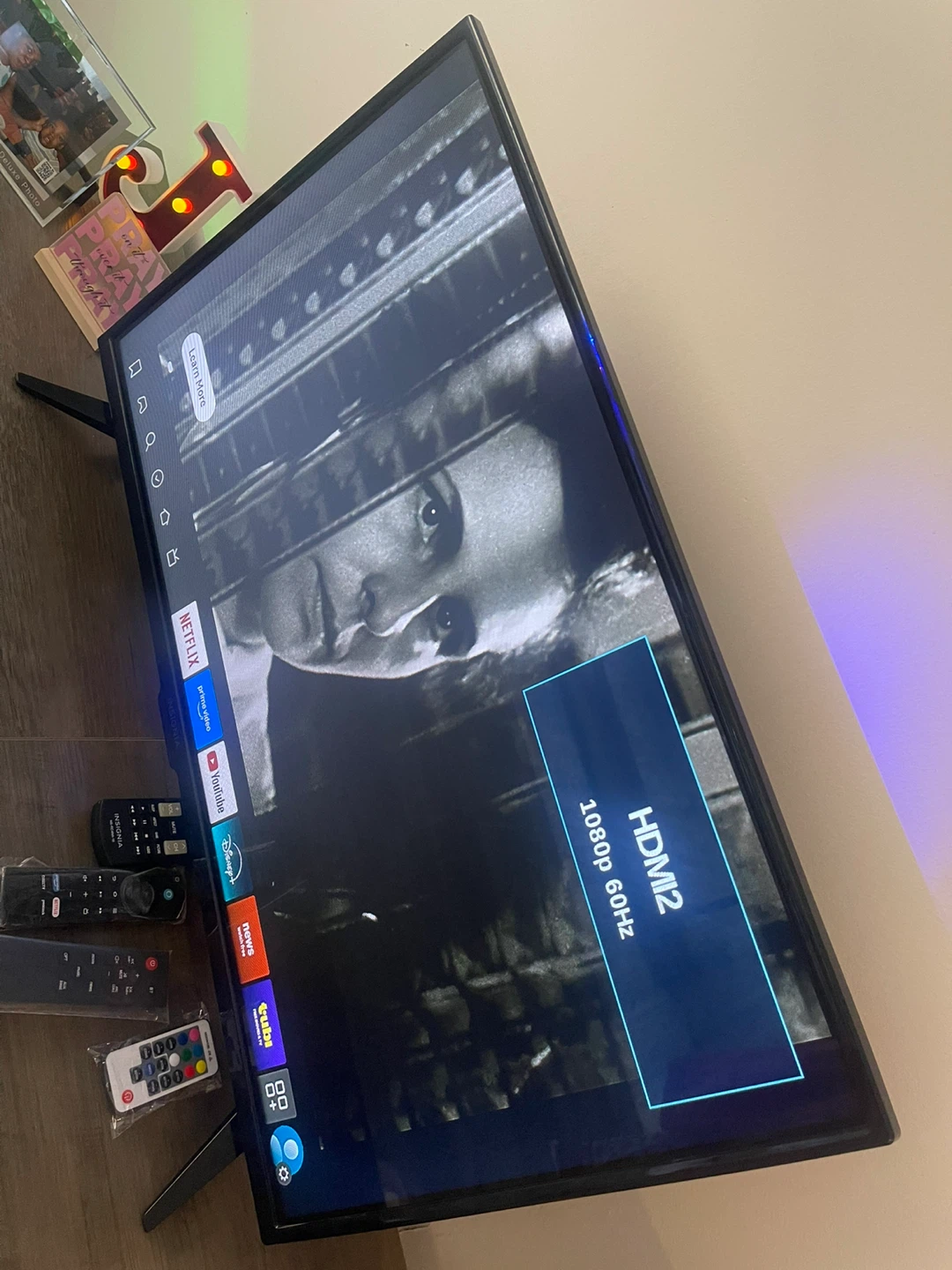 Insignia smart  TV - photo 2
