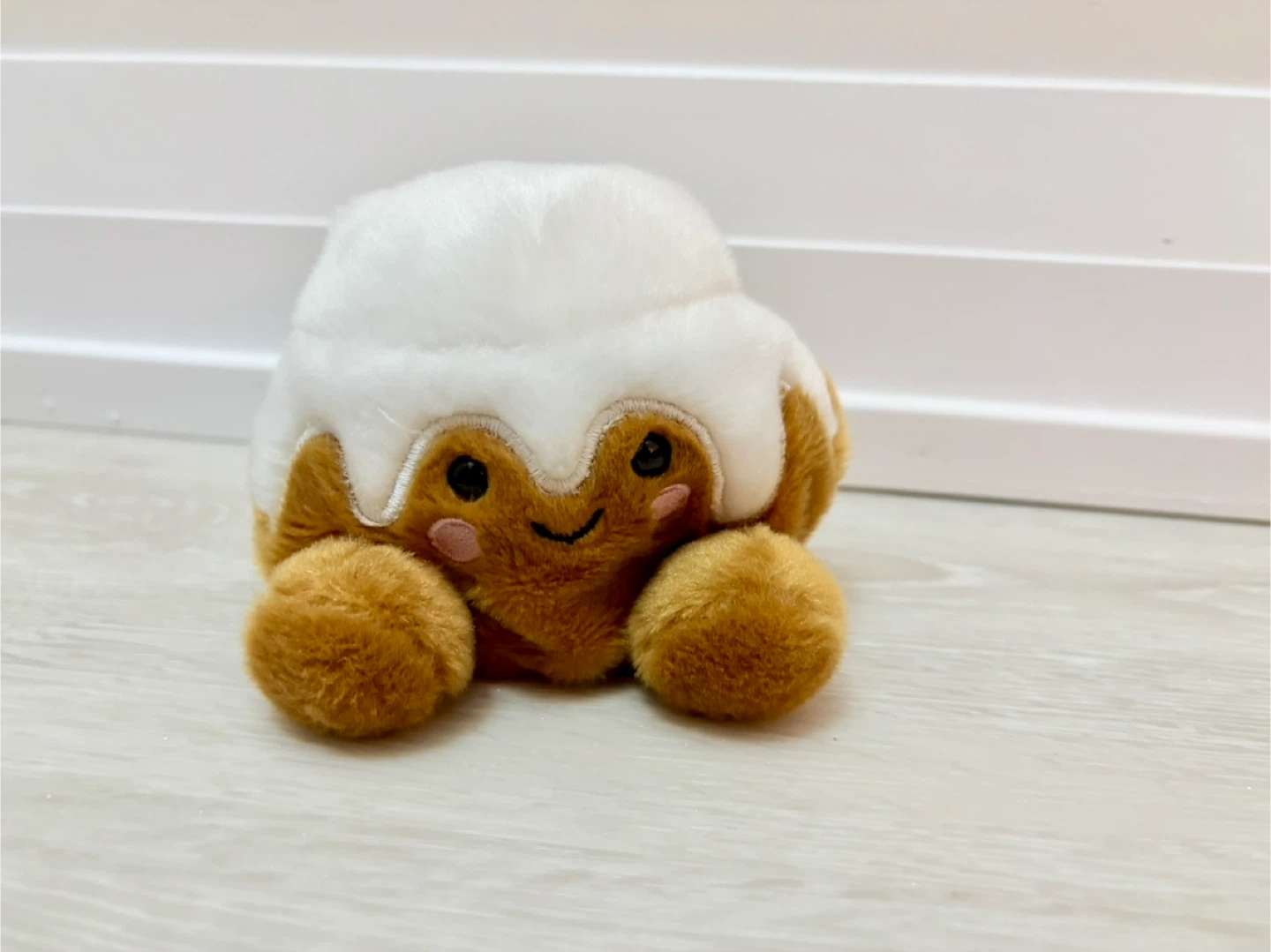 PALM PALS - Plush Cinnamon Bun Toy