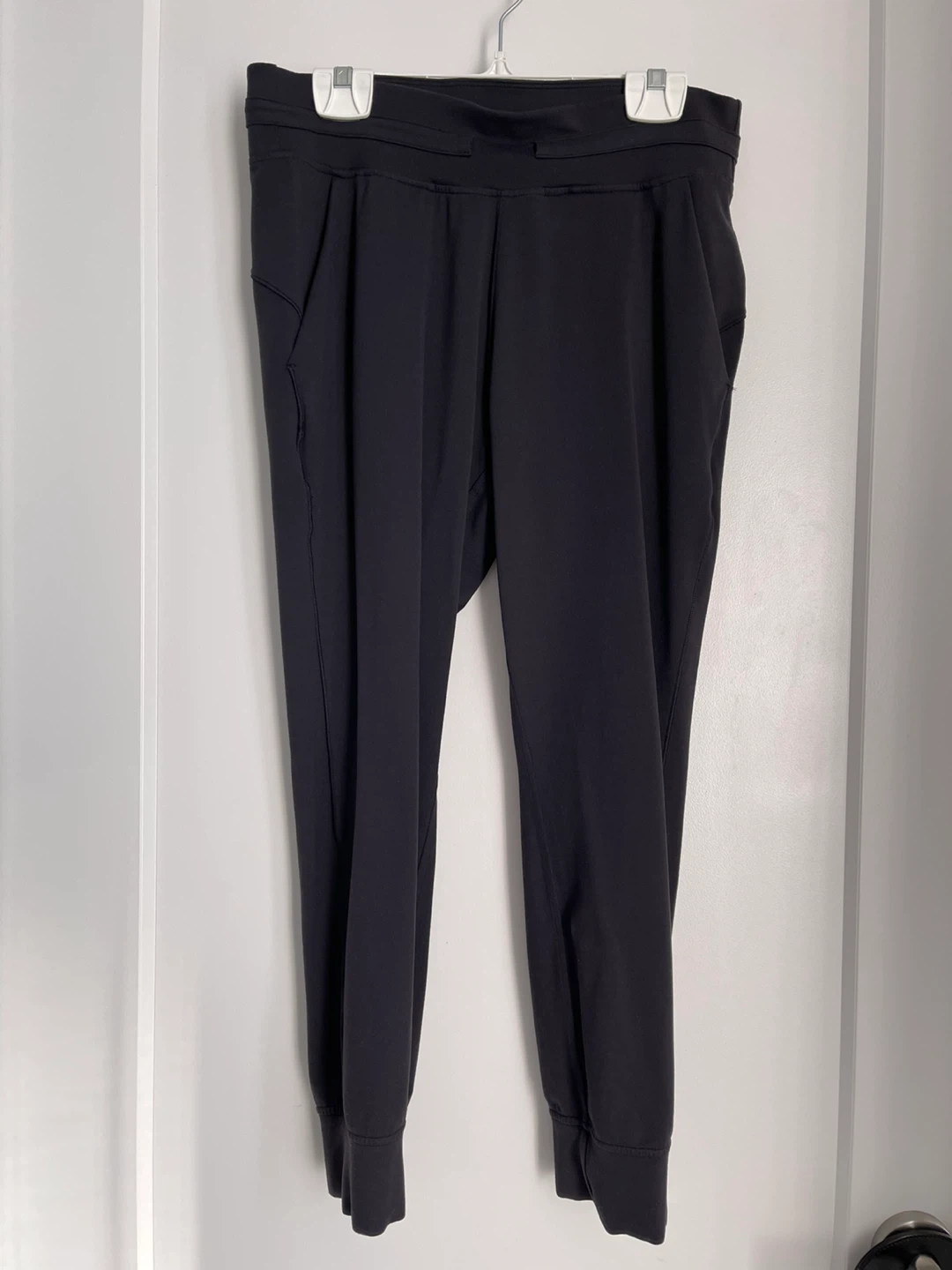 Bundle: Levi's Floral T-Shirt & Black Joggers - photo 4