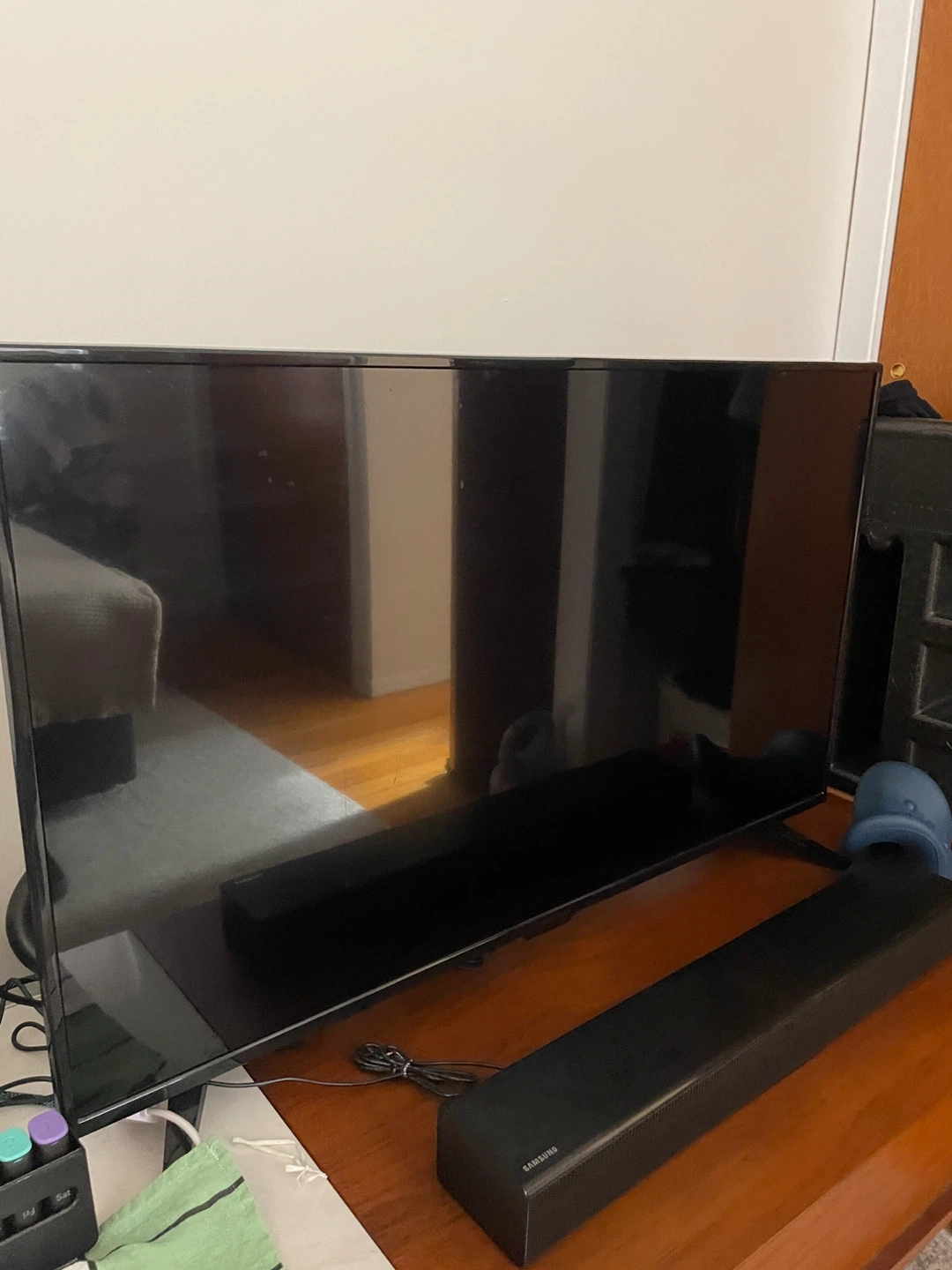 Insignia 42" Class LED 1080p HDTV - photo 2