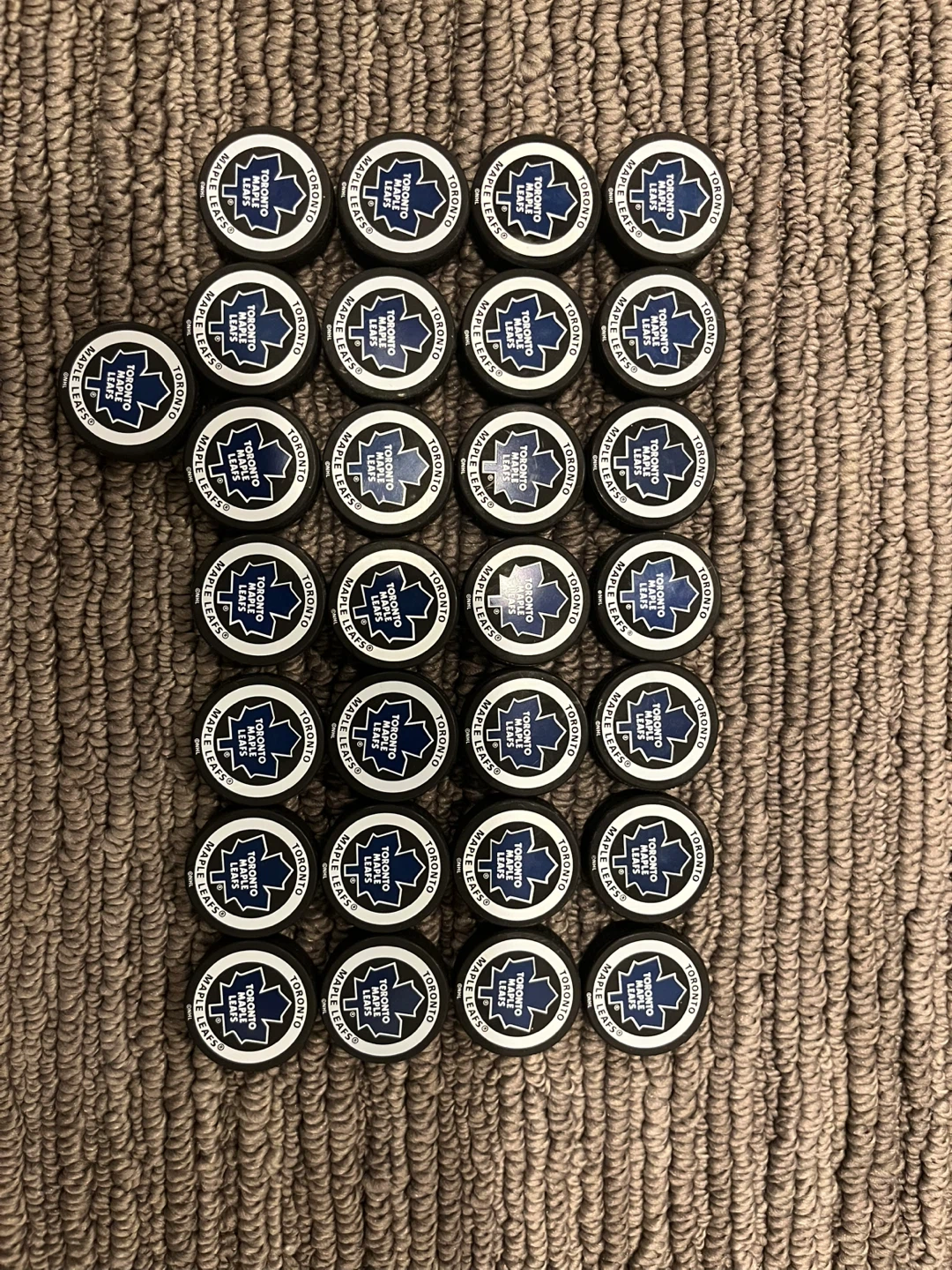 Toronto Maple Leafs mini hockey pucks - photo 4