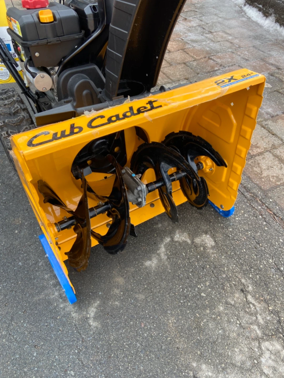 Cub Cadet 2X 24" Snowblower - photo 3