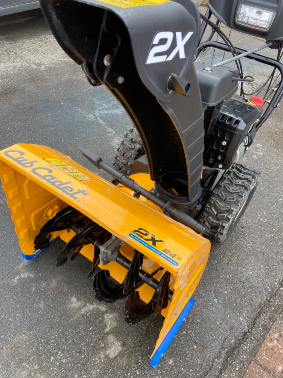 Cub Cadet 2X 24" Snowblower - photo 4