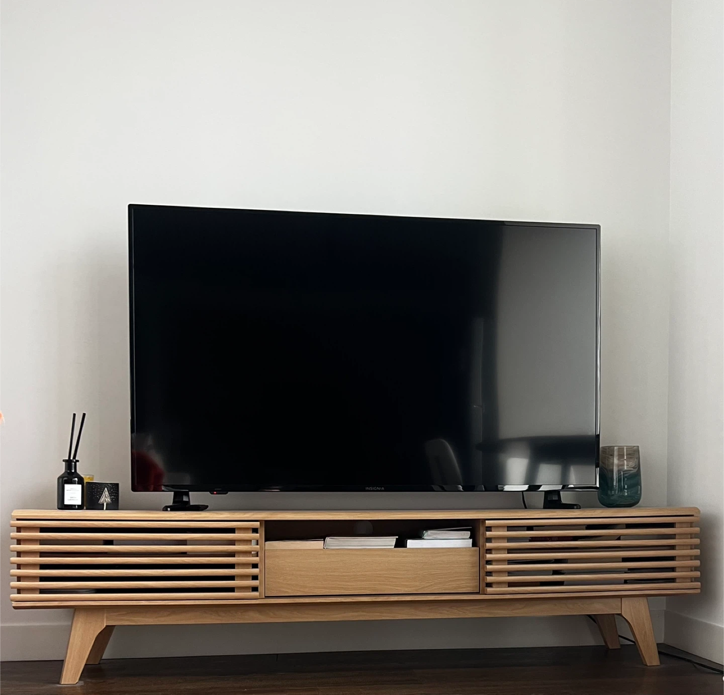 Insignia TV + Modern TV Stand – Sold Together