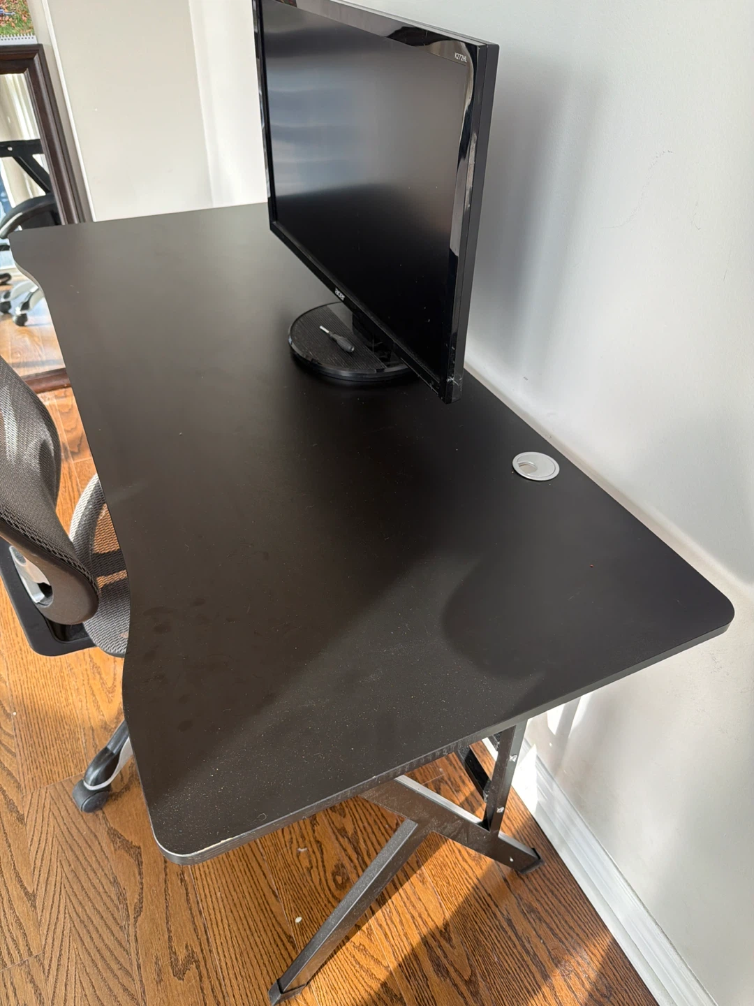 Need it gone today!!!! Large Gaming / Computer Desk