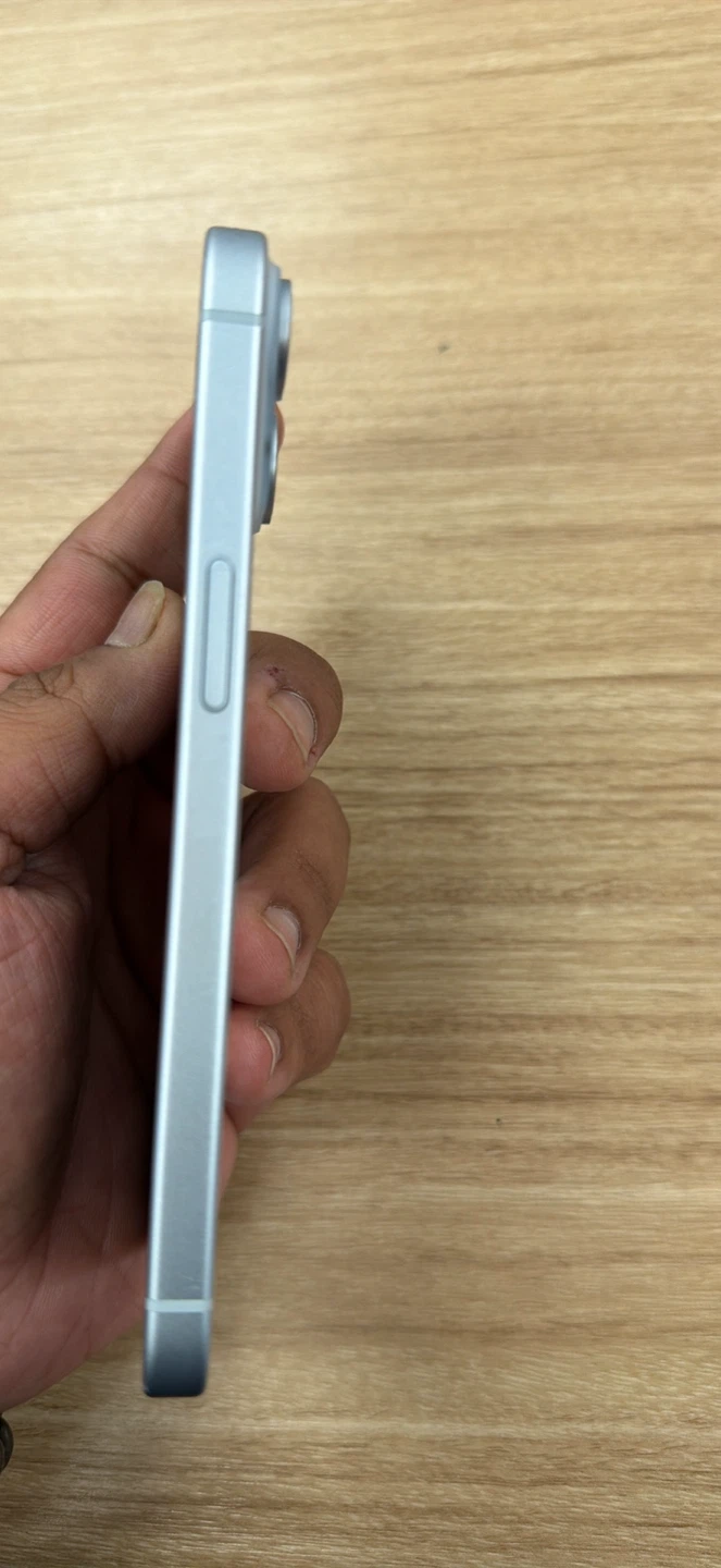 Apple iPhone 15 - photo 4