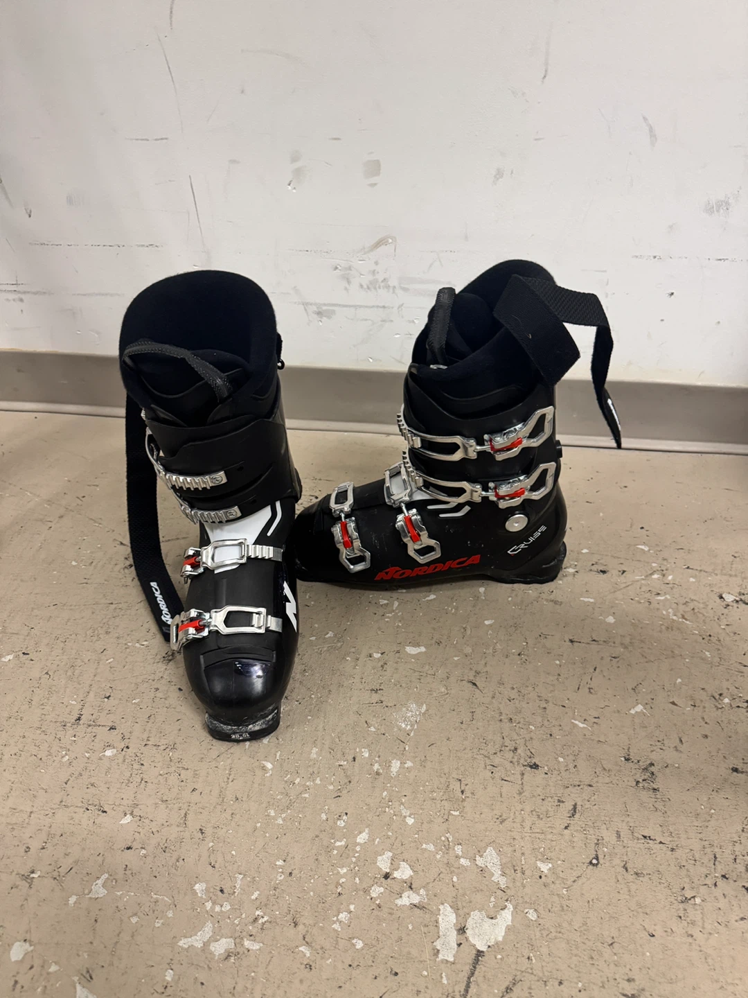 Nordica Ski Boots Size 28-28.5 - photo 2